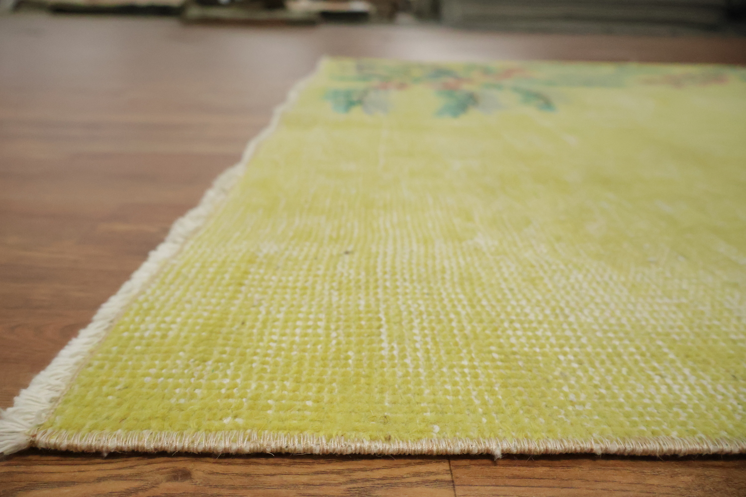 Blooming Serenity: Soft Pastel Rug with Floral Details 5x9