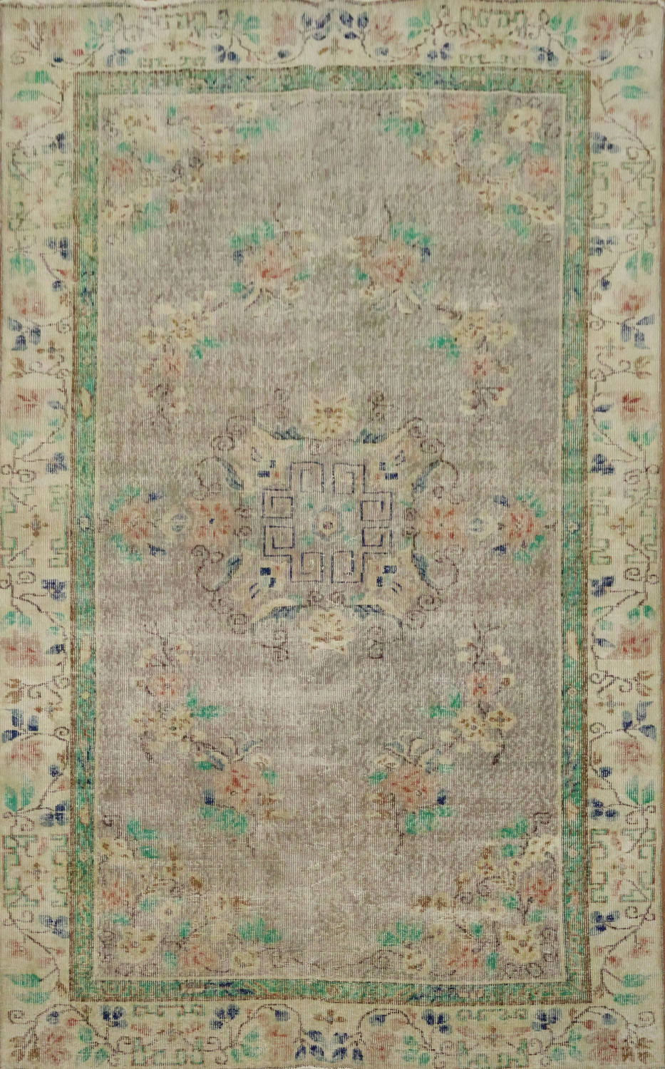 Elegant Antique Style Rug Perfect for Classic Home Décor 5x9