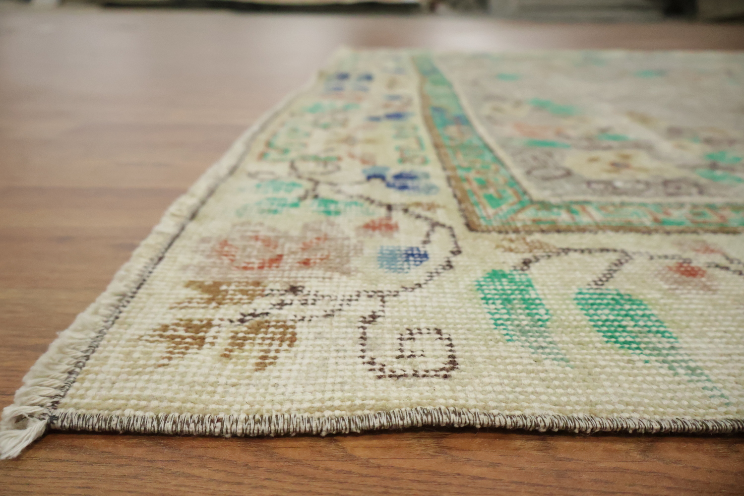 Elegant Antique Style Rug Perfect for Classic Home Décor 5x9