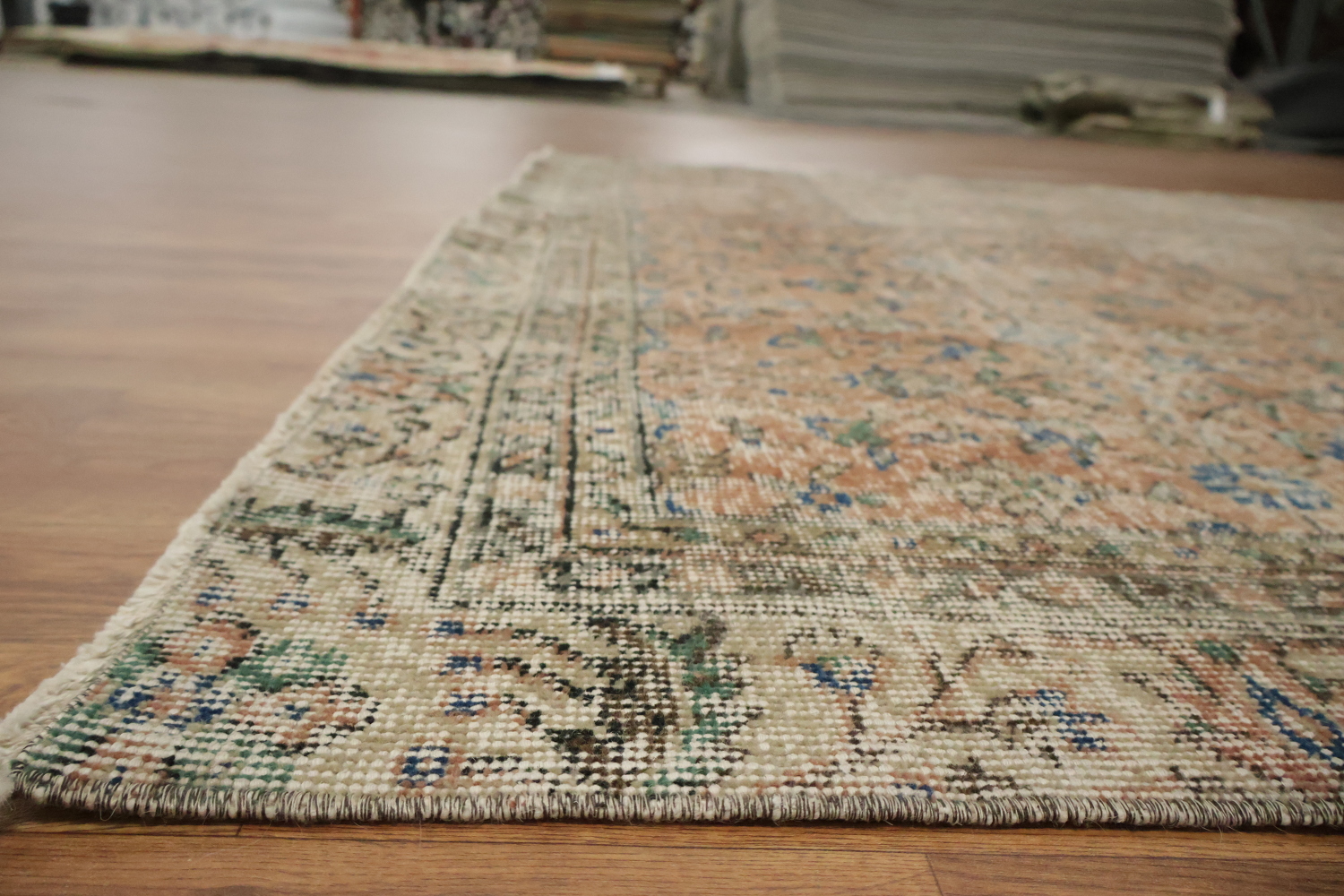 Vintage Charm: Distressed Exquisite Area Rug 6x9