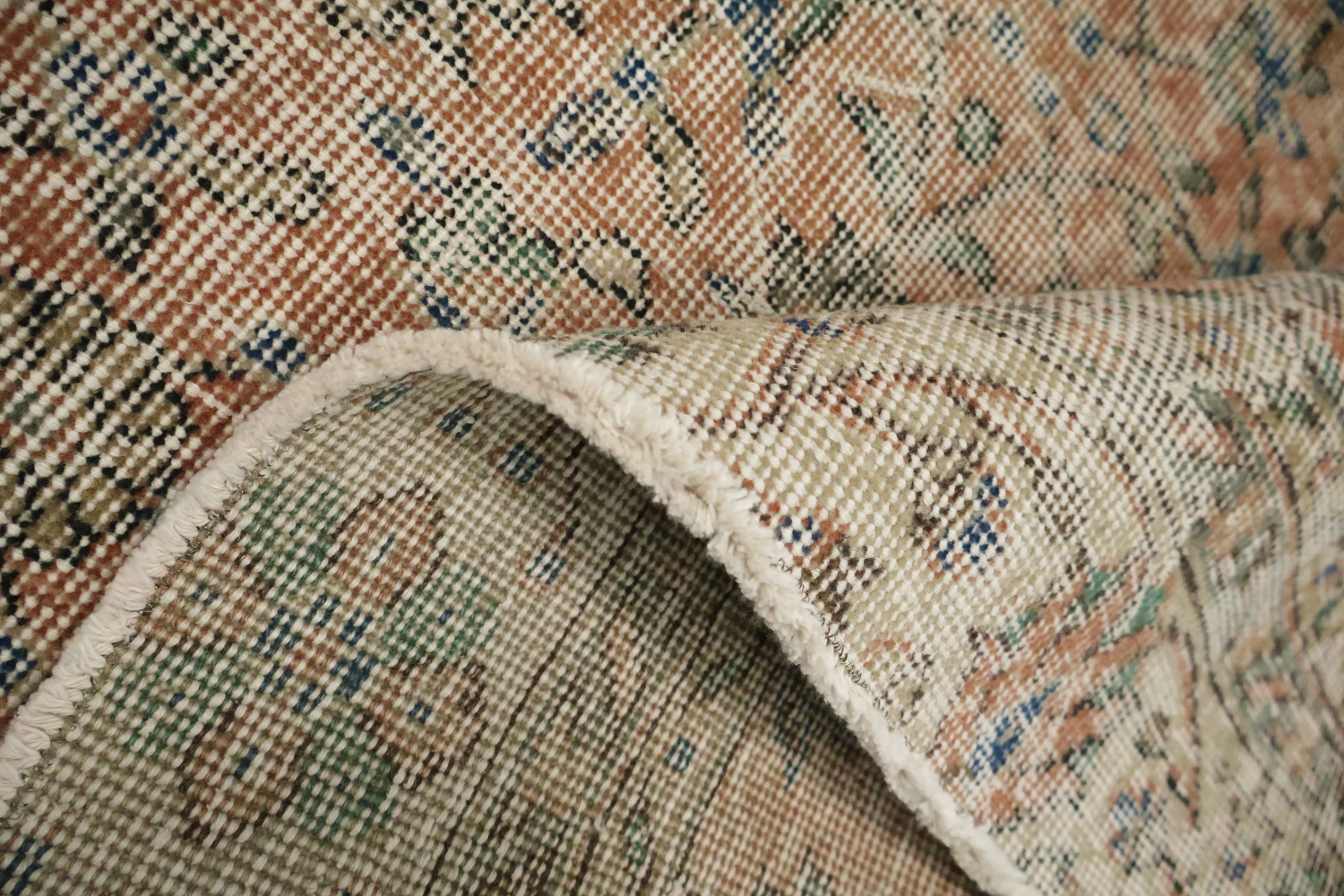 Vintage Charm: Distressed Exquisite Area Rug 6x9