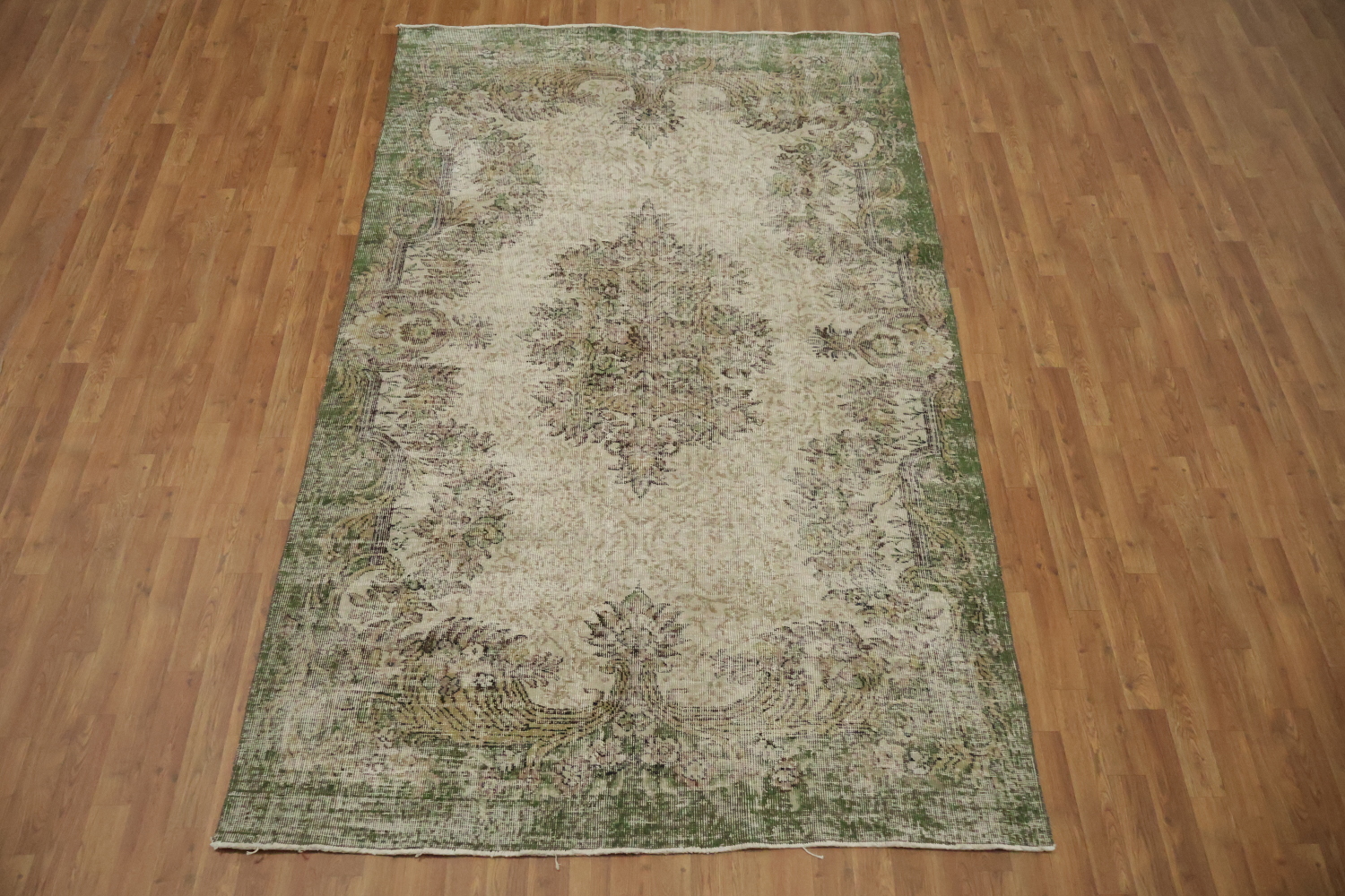 Distressed Timeless Charm Rug with Floral Medallions 6x9