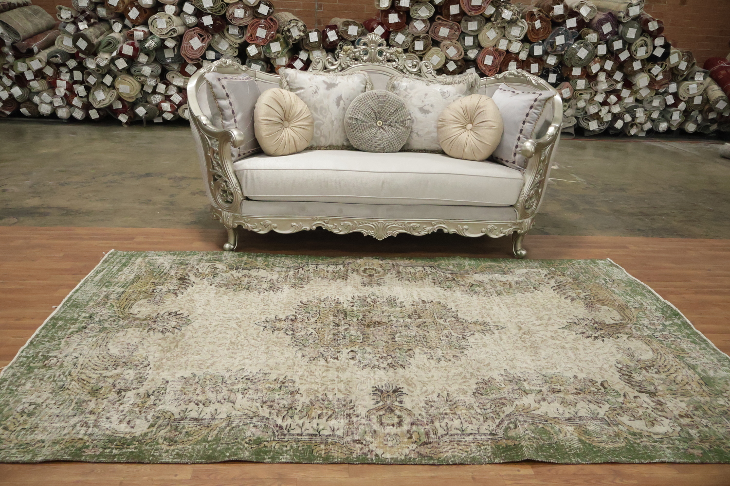 Distressed Timeless Charm Rug with Floral Medallions 6x9