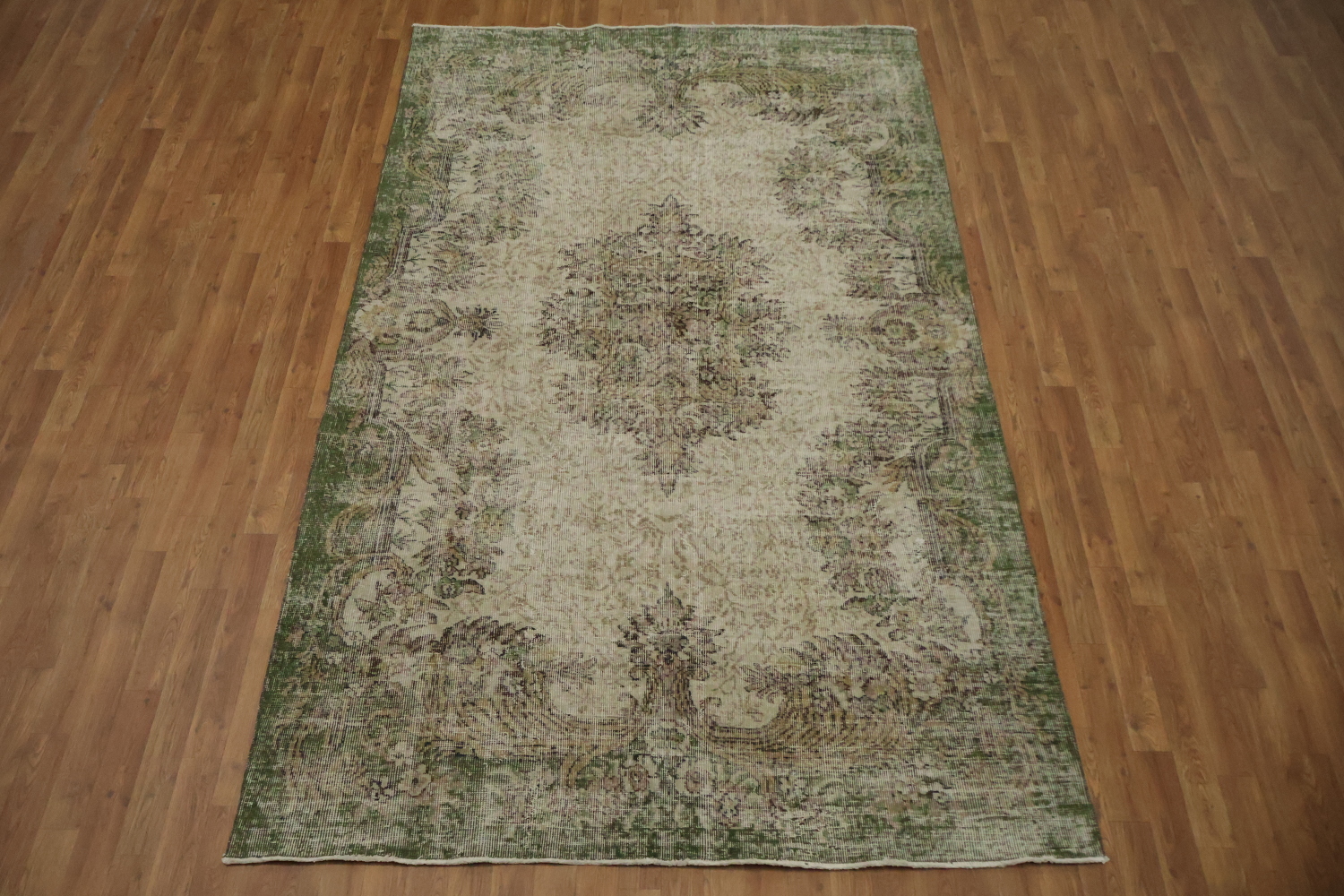 Distressed Timeless Charm Rug with Floral Medallions 6x9