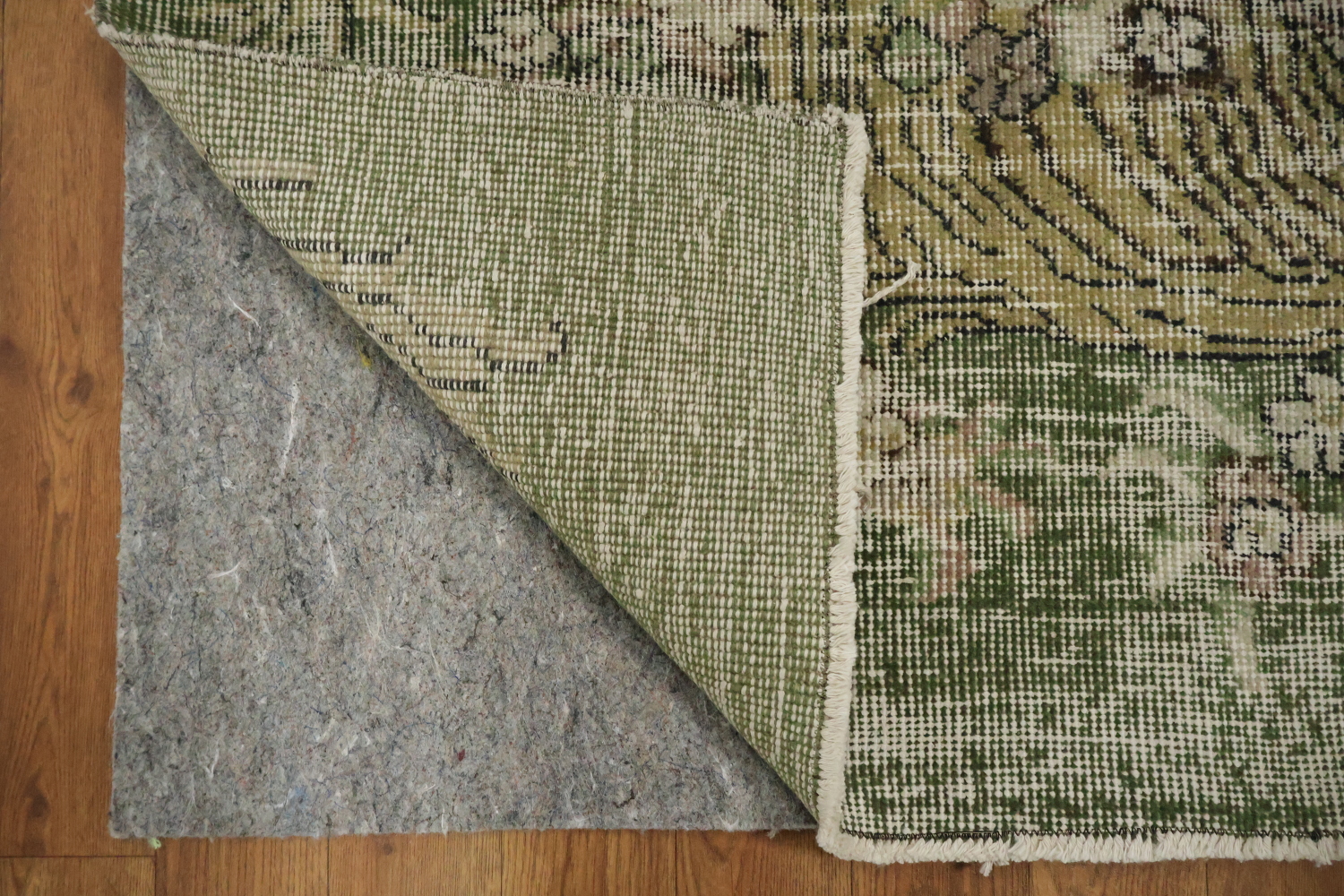 Distressed Timeless Charm Rug with Floral Medallions 6x9