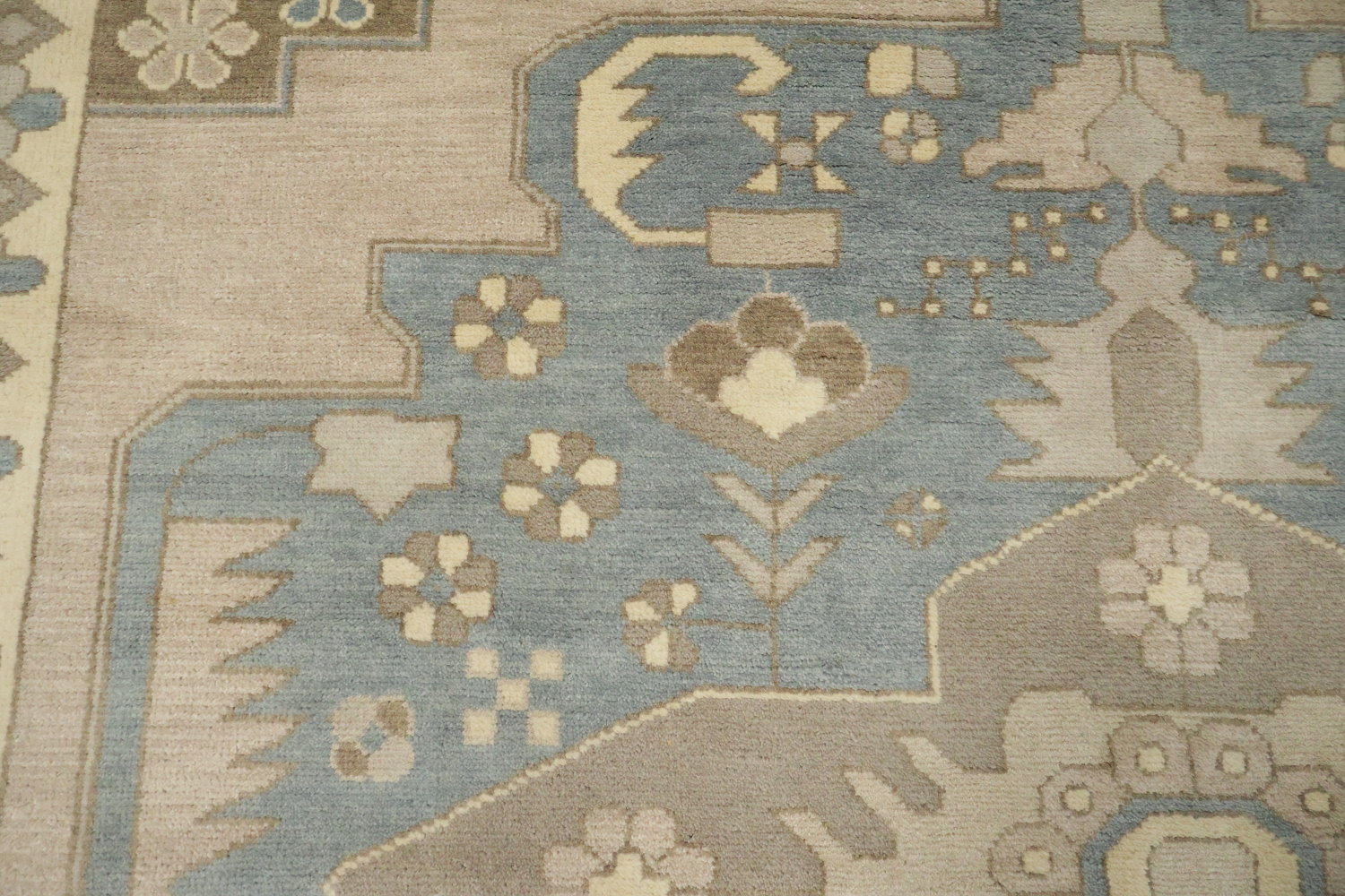 8x10 Oushak Hand-Knotted Wool Rug - Beige and Light Blue