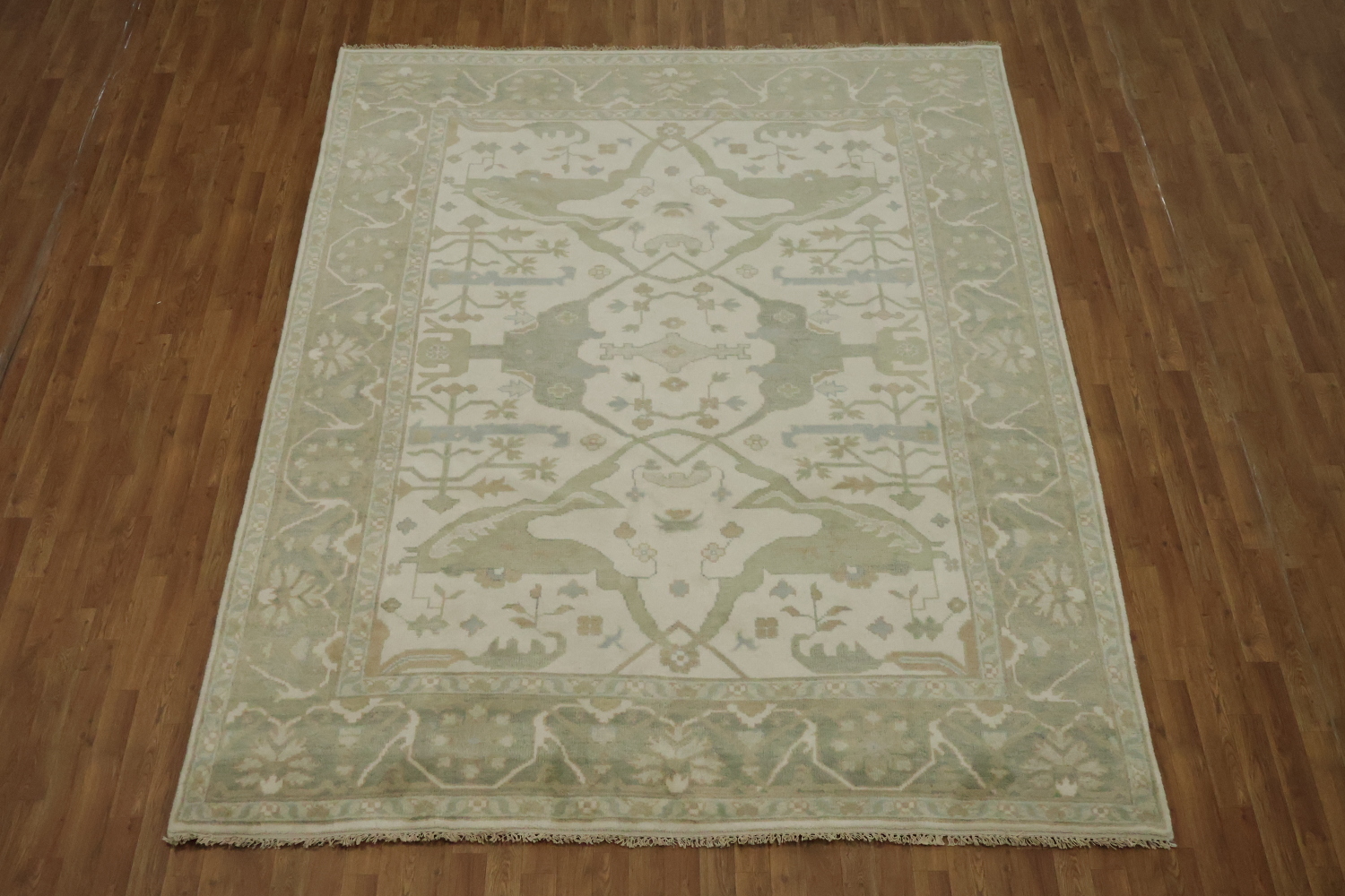 Traditional 8x10 Ivory and Light Green Oushak Hand-Knotted Area Rug