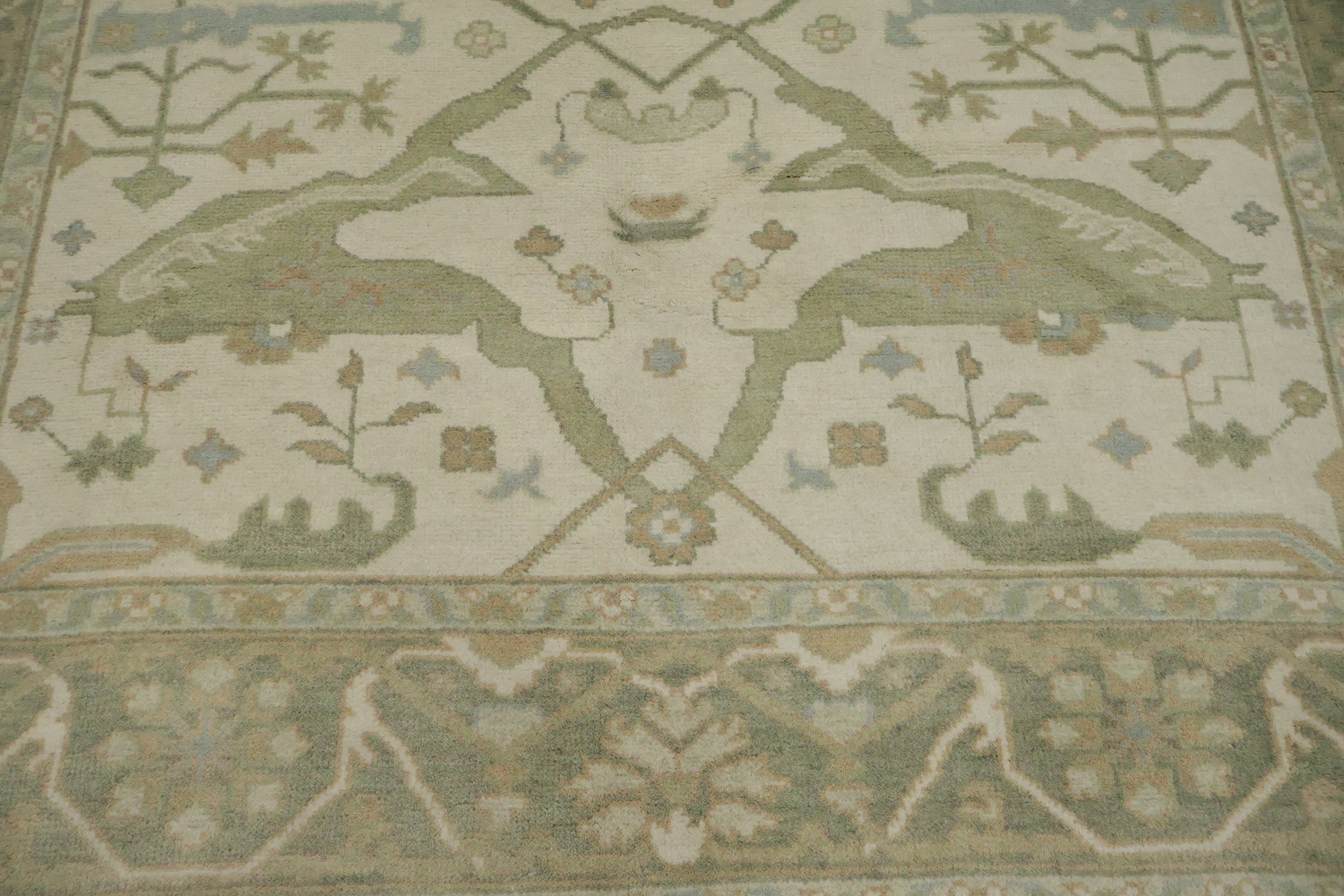 Traditional 8x10 Ivory and Light Green Oushak Hand-Knotted Area Rug