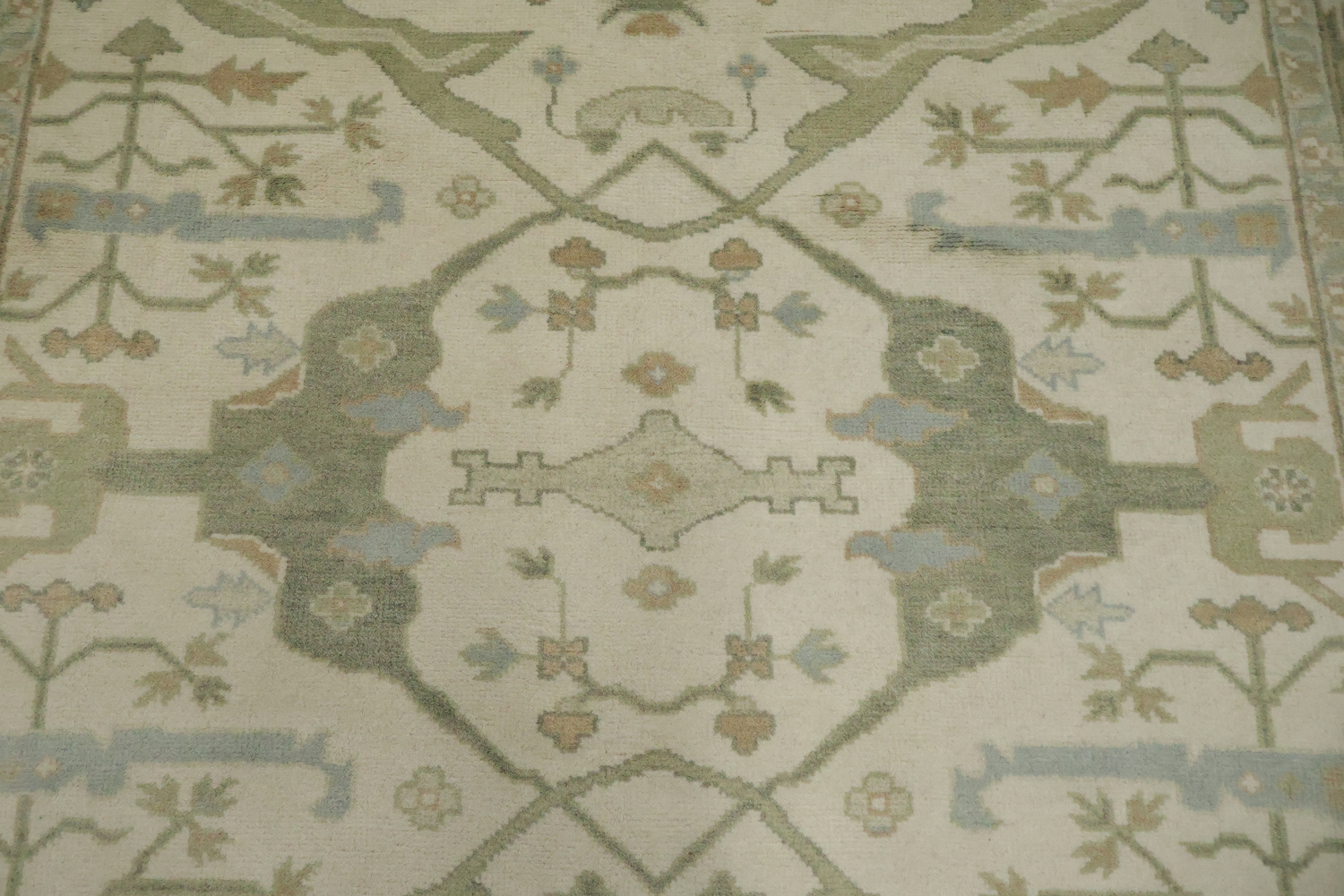 Traditional 8x10 Ivory and Light Green Oushak Hand-Knotted Area Rug