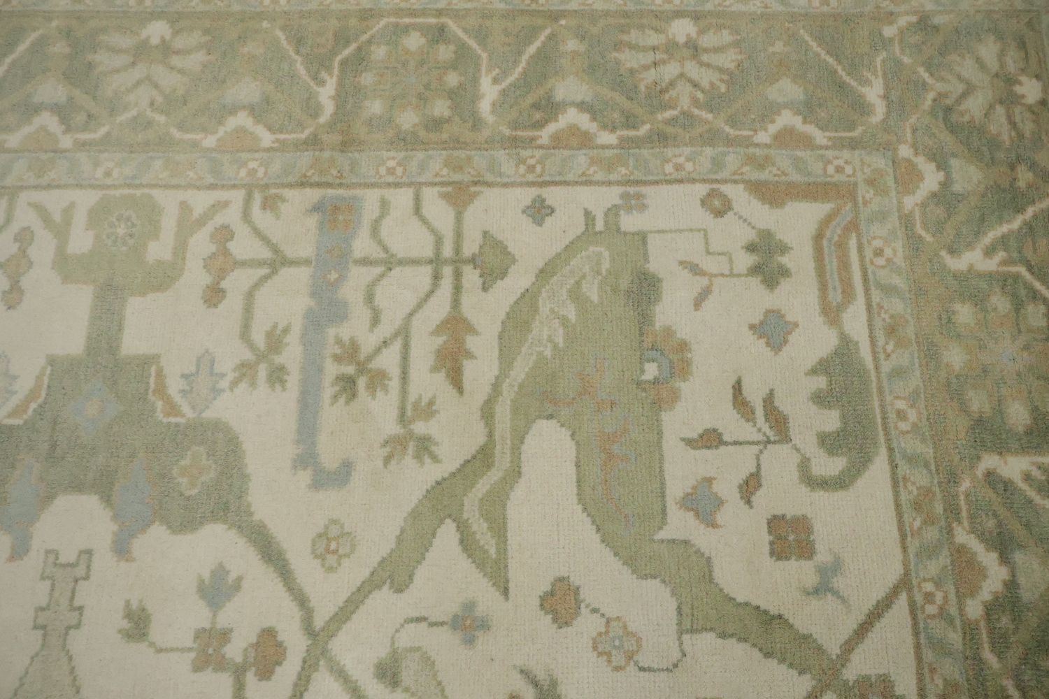 Traditional 8x10 Ivory and Light Green Oushak Hand-Knotted Area Rug