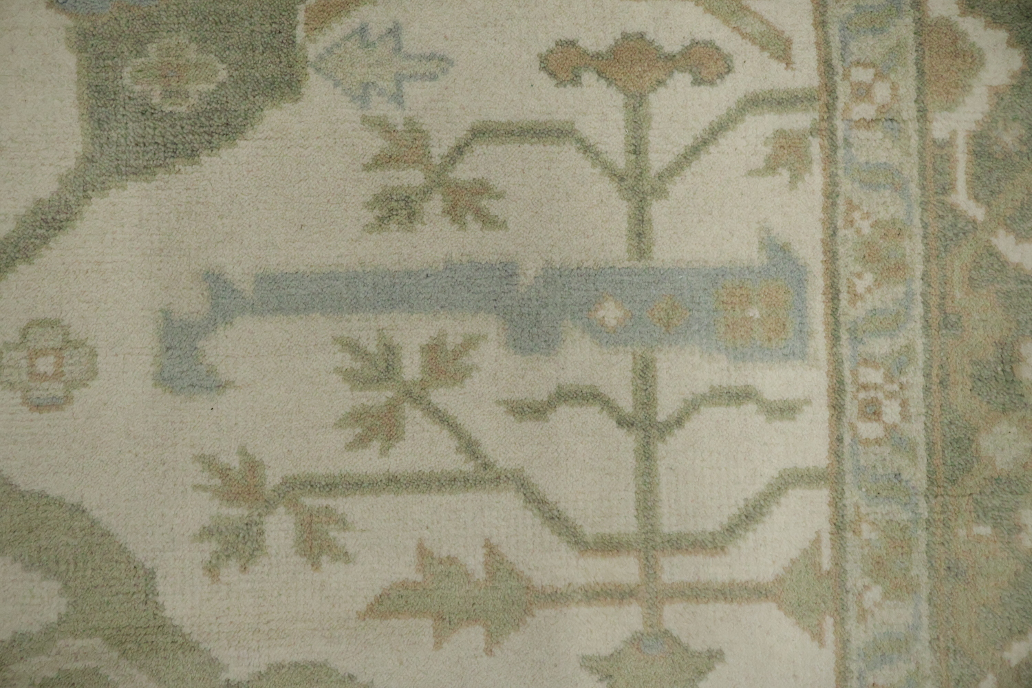 Traditional 8x10 Ivory and Light Green Oushak Hand-Knotted Area Rug