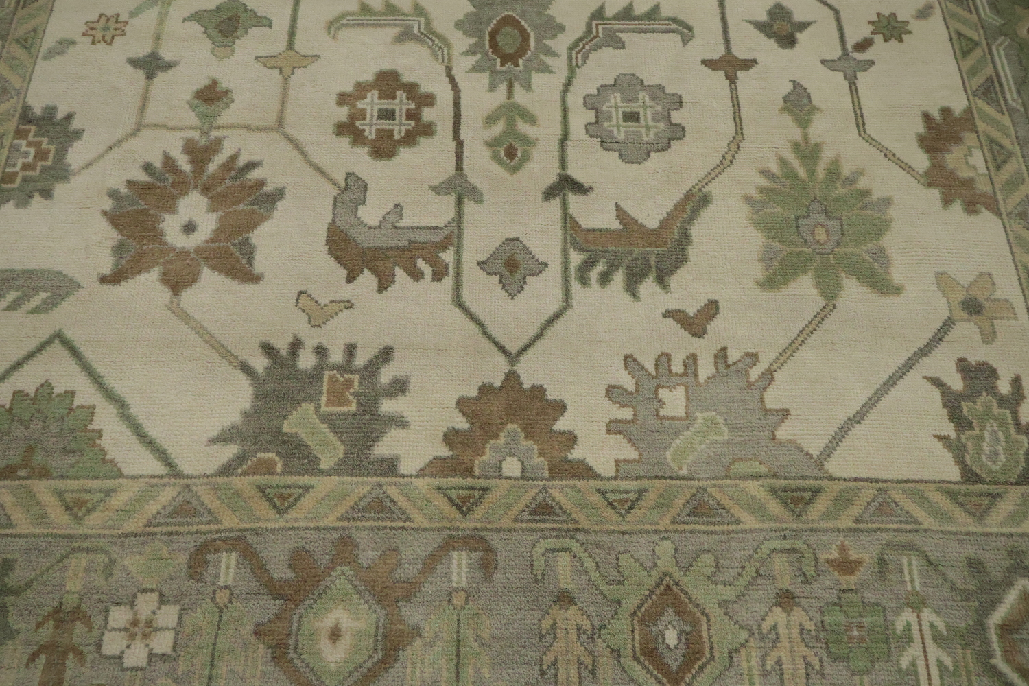 Classic Ivory and Green Oushak Indian Wool Rug with Grey Border 9x12 ft