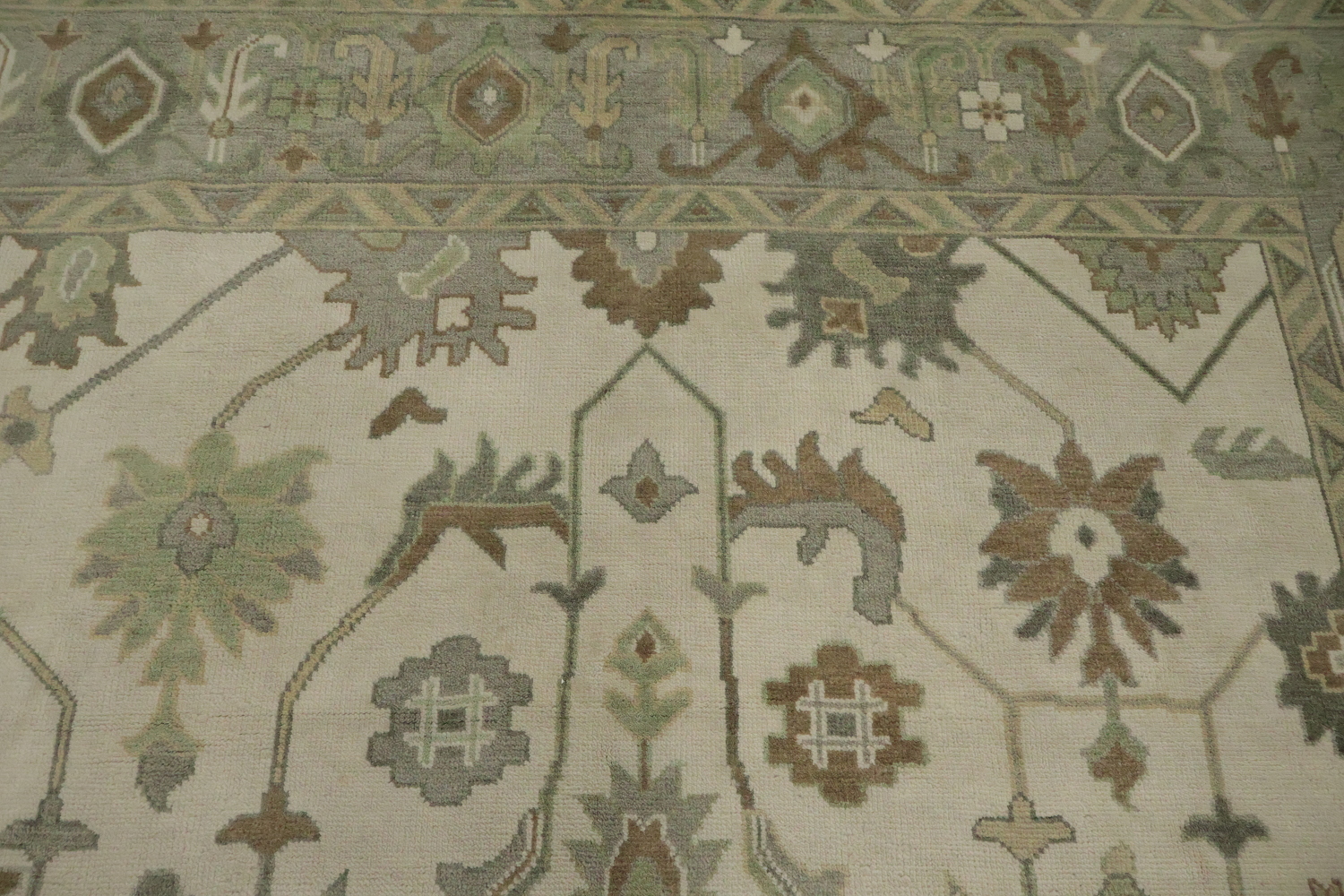Classic Ivory and Green Oushak Indian Wool Rug with Grey Border 9x12 ft