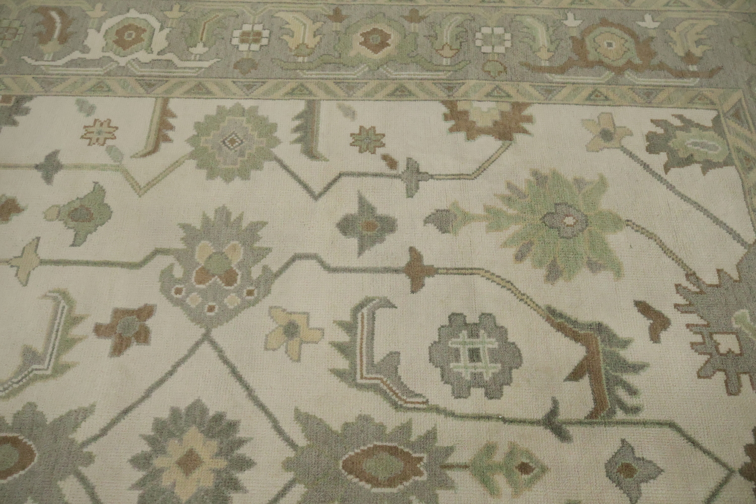 Classic Ivory and Green Oushak Indian Wool Rug with Grey Border 9x12 ft