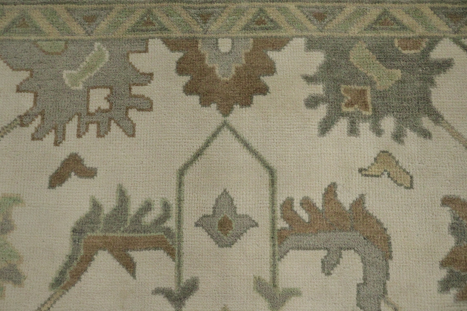 Classic Ivory and Green Oushak Indian Wool Rug with Grey Border 9x12 ft