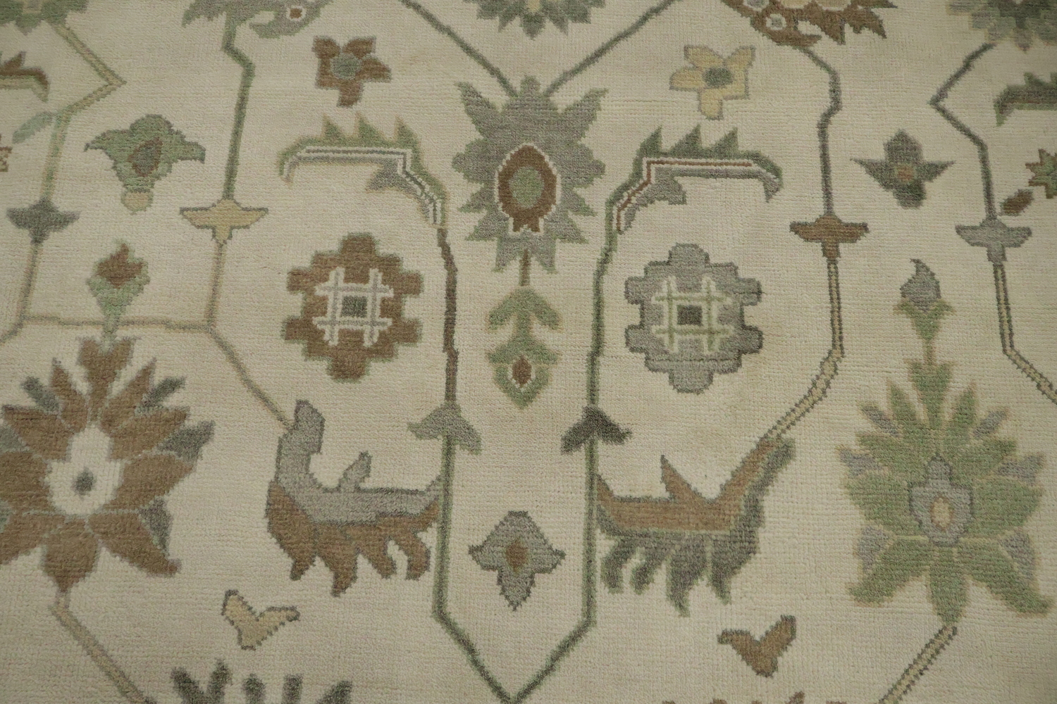 Classic Ivory and Green Oushak Indian Wool Rug with Grey Border 9x12 ft