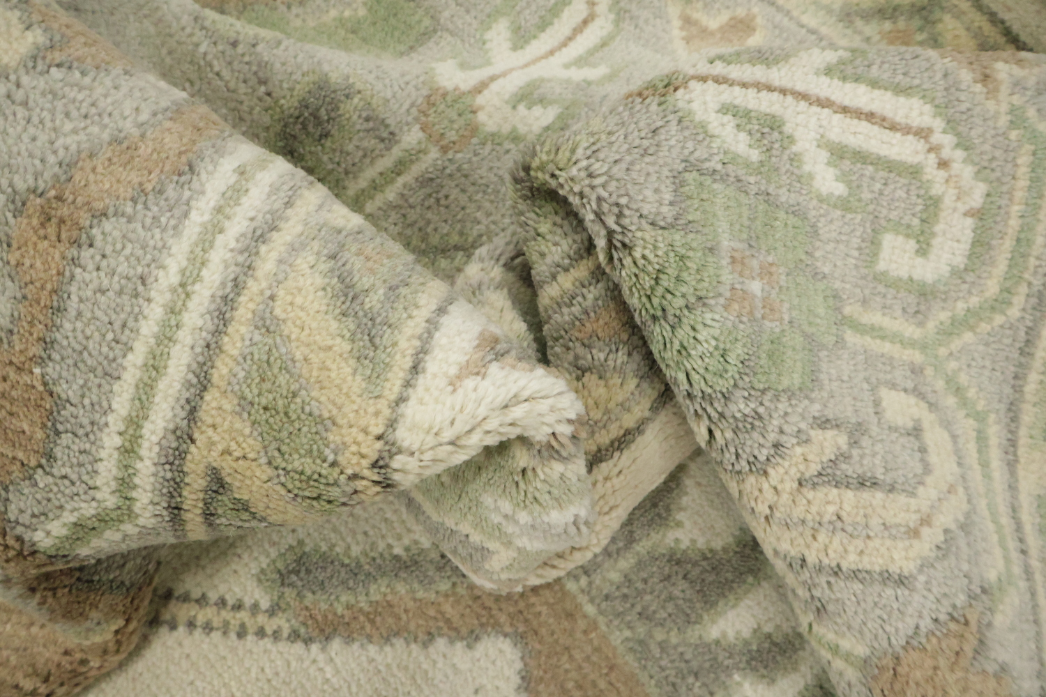 Classic Ivory and Green Oushak Indian Wool Rug with Grey Border 9x12 ft