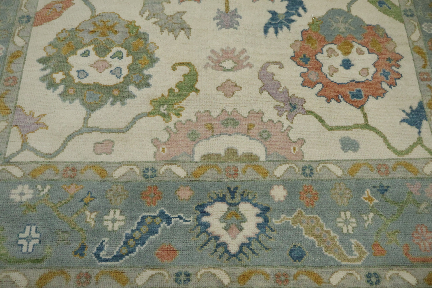 Pastel Perfection: Traditional Rectangular Area Rug 8'x10'