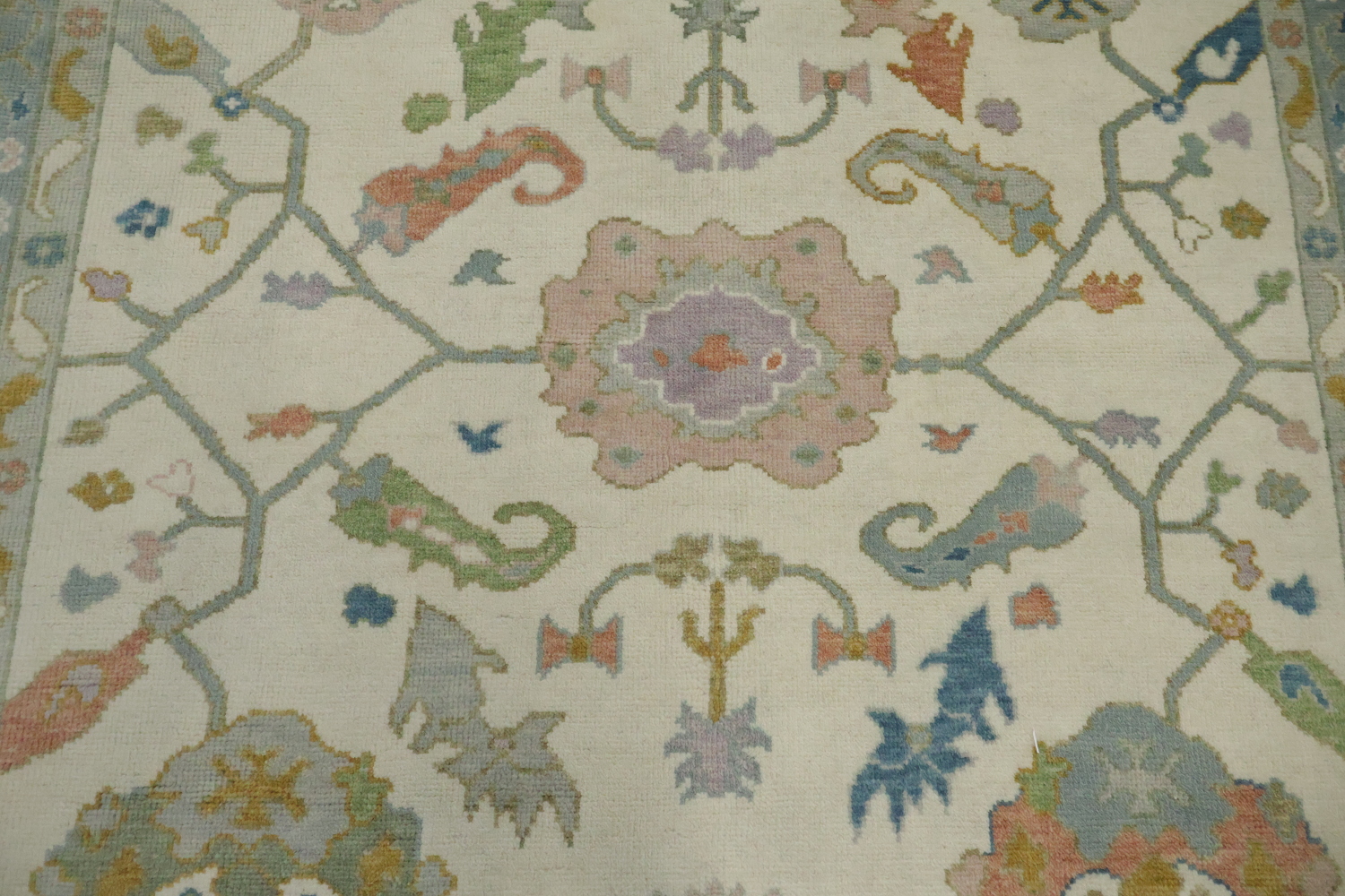 Pastel Perfection: Traditional Rectangular Area Rug 8'x10'
