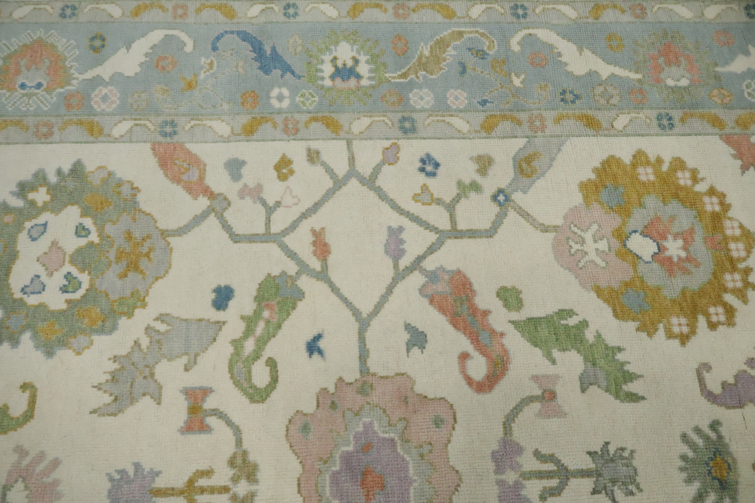 Pastel Perfection: Traditional Rectangular Area Rug 8'x10'