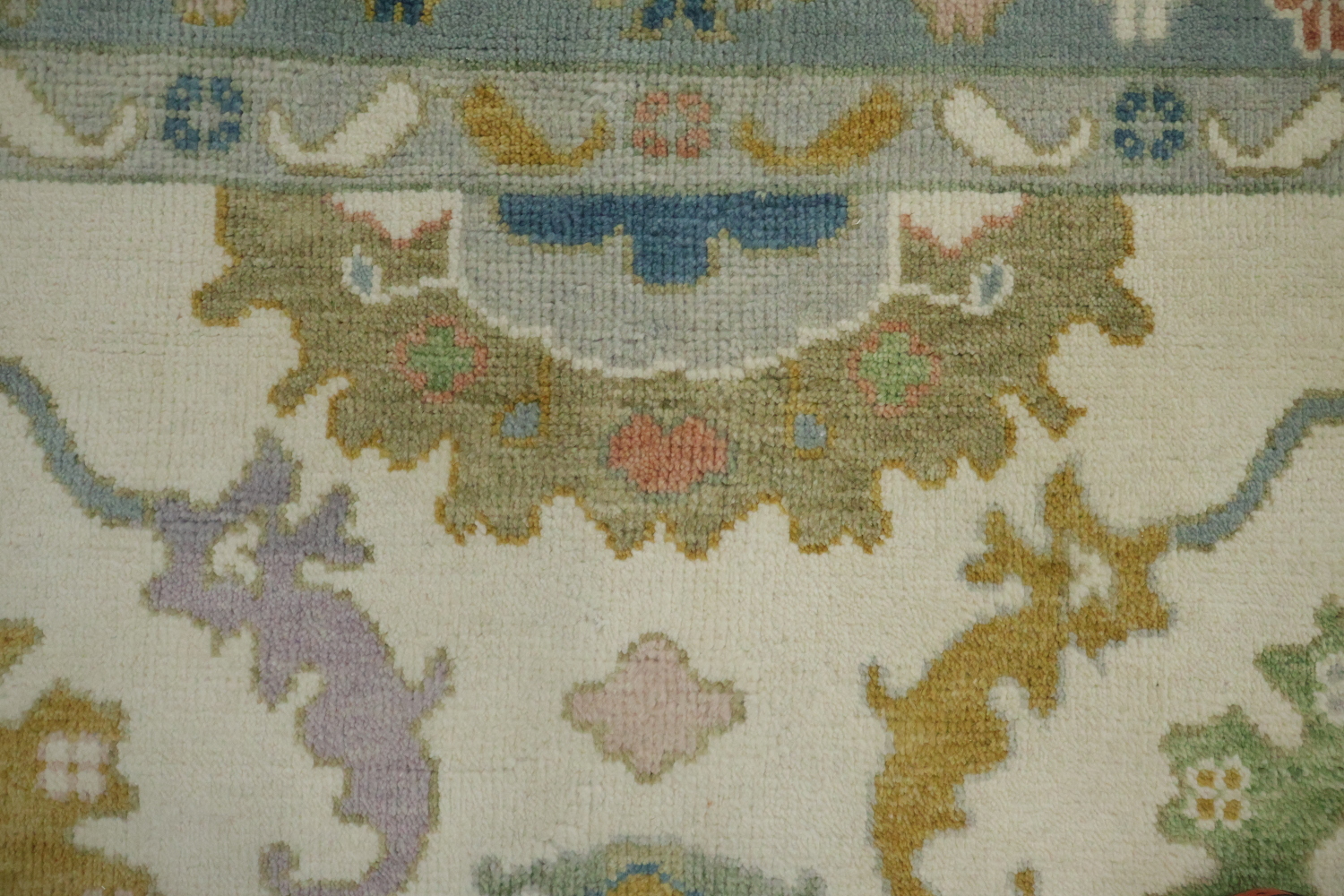 Pastel Perfection: Traditional Rectangular Area Rug 8'x10'