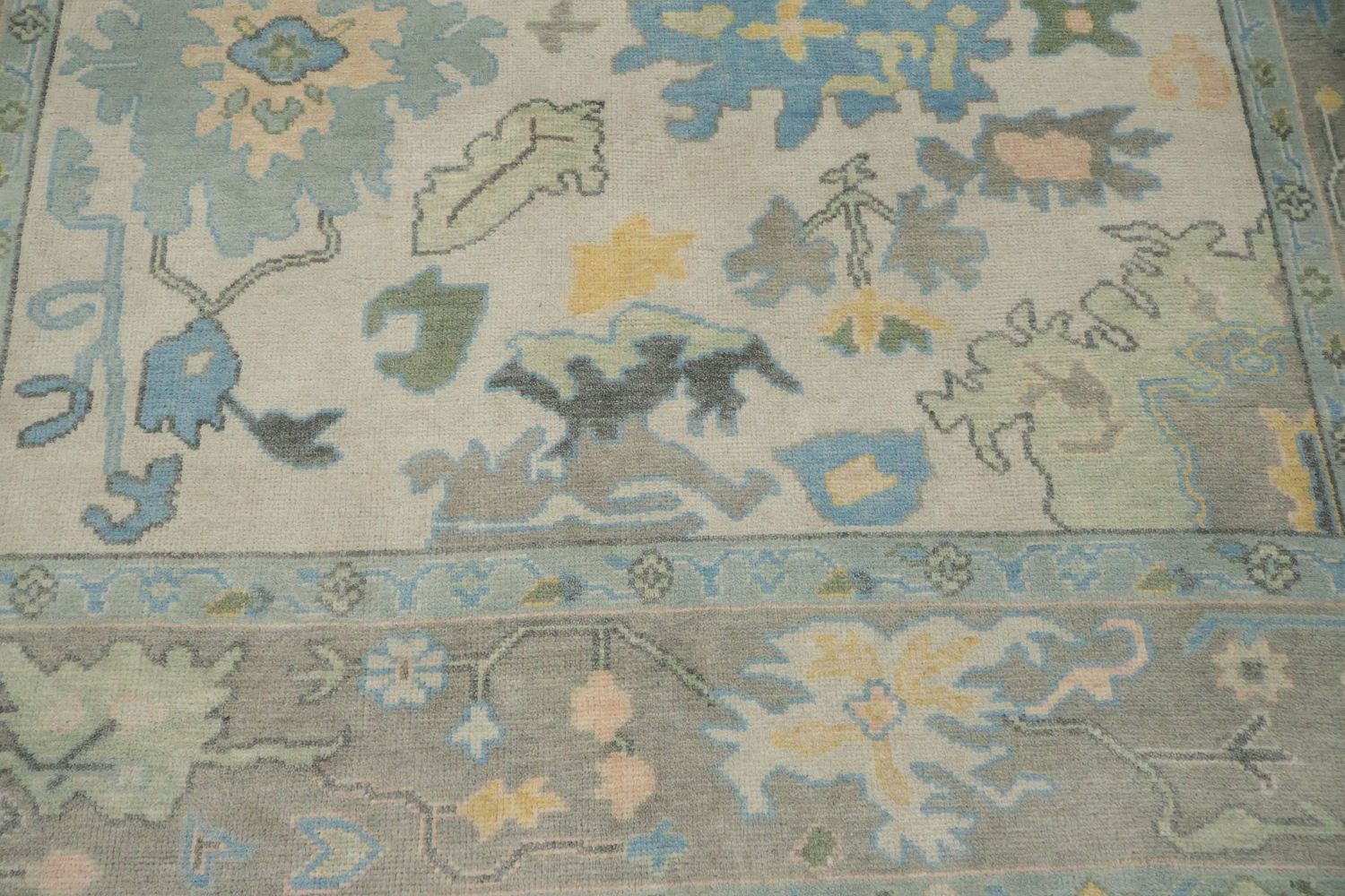 Hand-Knotted 8x10 Ivory Oushak Wool Rug for Living Room