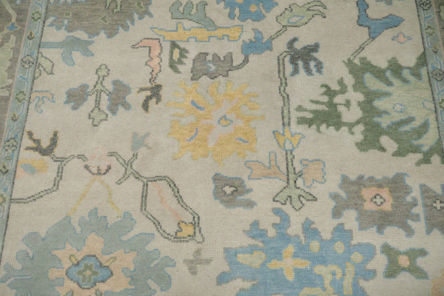 Hand-Knotted 8x10 Ivory Oushak Wool Rug for Living Room