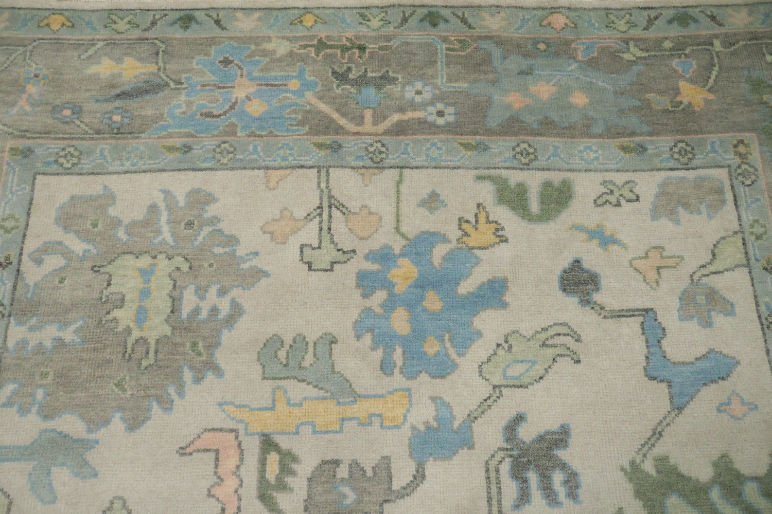 Hand-Knotted 8x10 Ivory Oushak Wool Rug for Living Room
