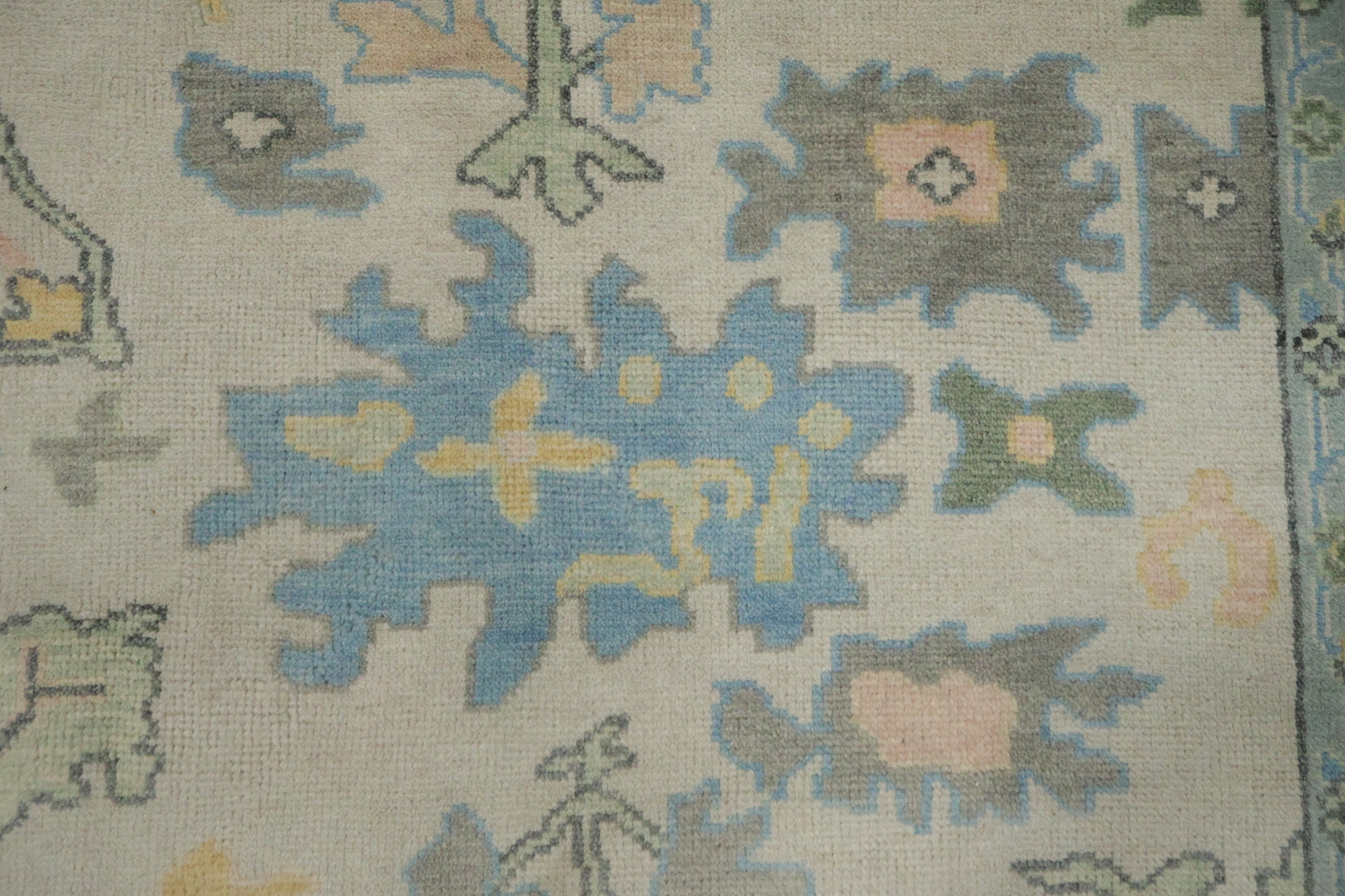 Hand-Knotted 8x10 Ivory Oushak Wool Rug for Living Room