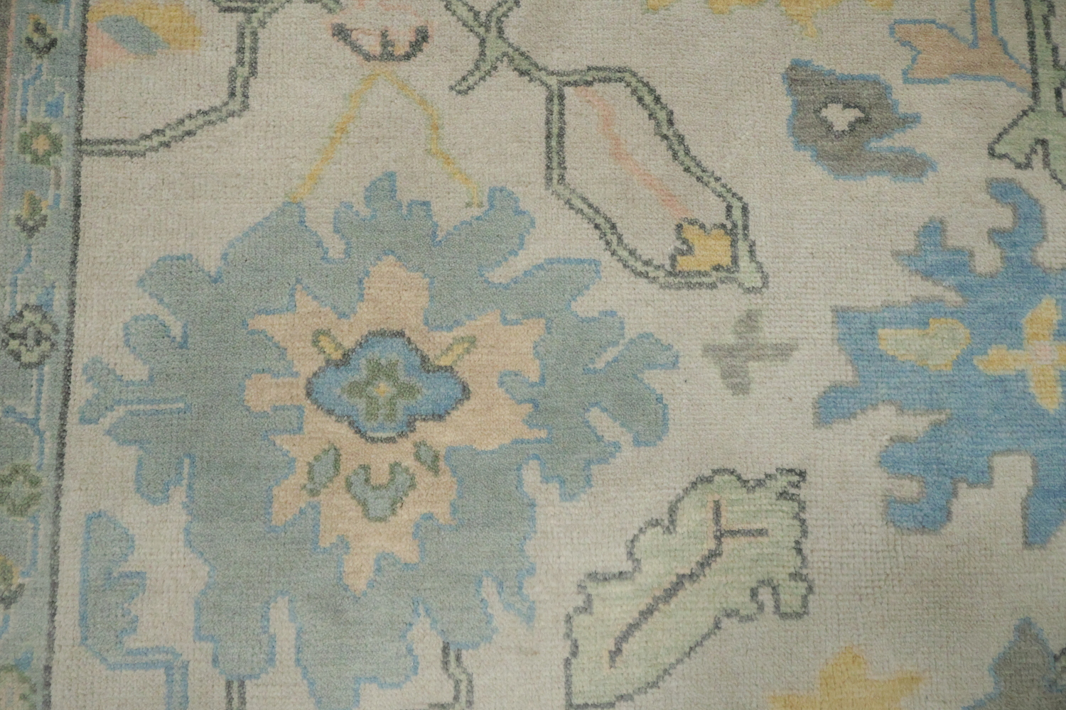Hand-Knotted 8x10 Ivory Oushak Wool Rug for Living Room