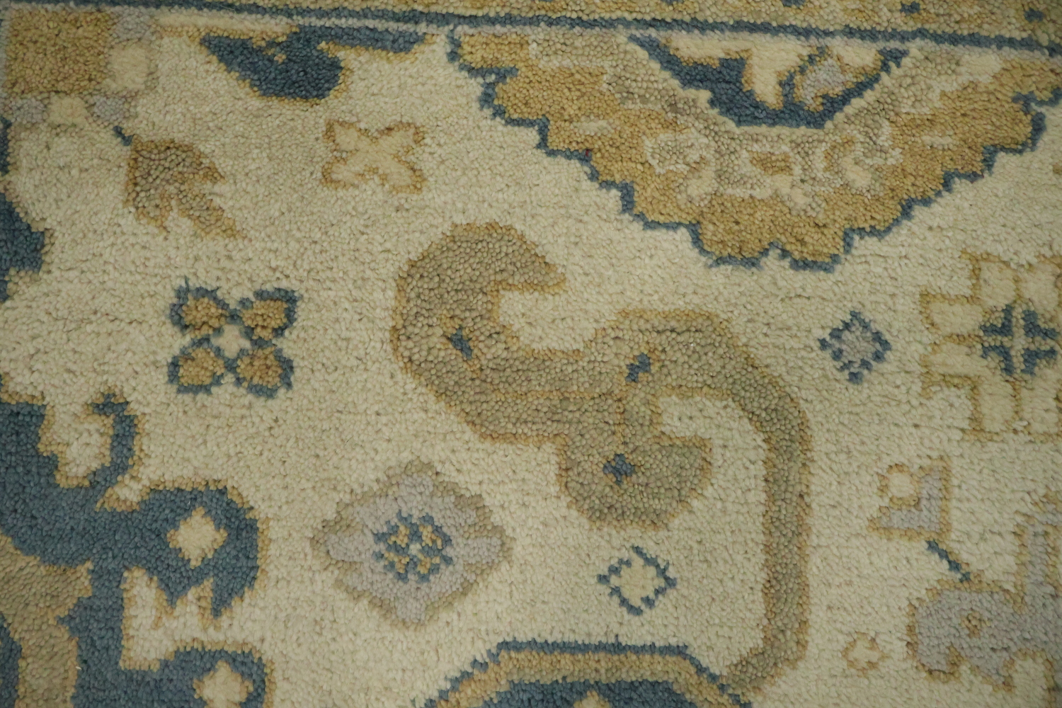 Traditional Blue and Beige Oushak Floral Wool Rug 8' x 10'