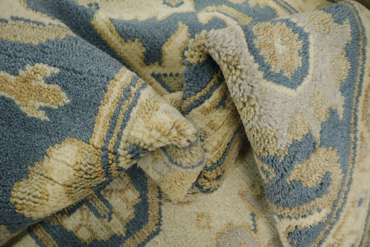 Traditional Blue and Beige Oushak Floral Wool Rug 8' x 10'