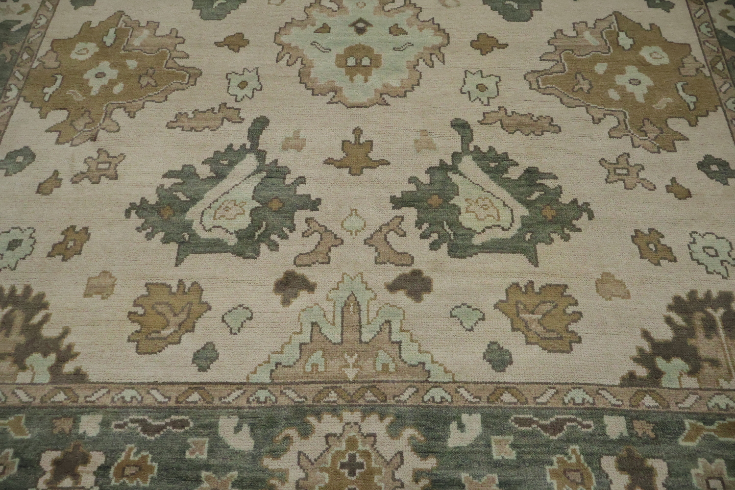 Traditional Ivory and Teal Area Rug with Vintage Charm 9' x 12'