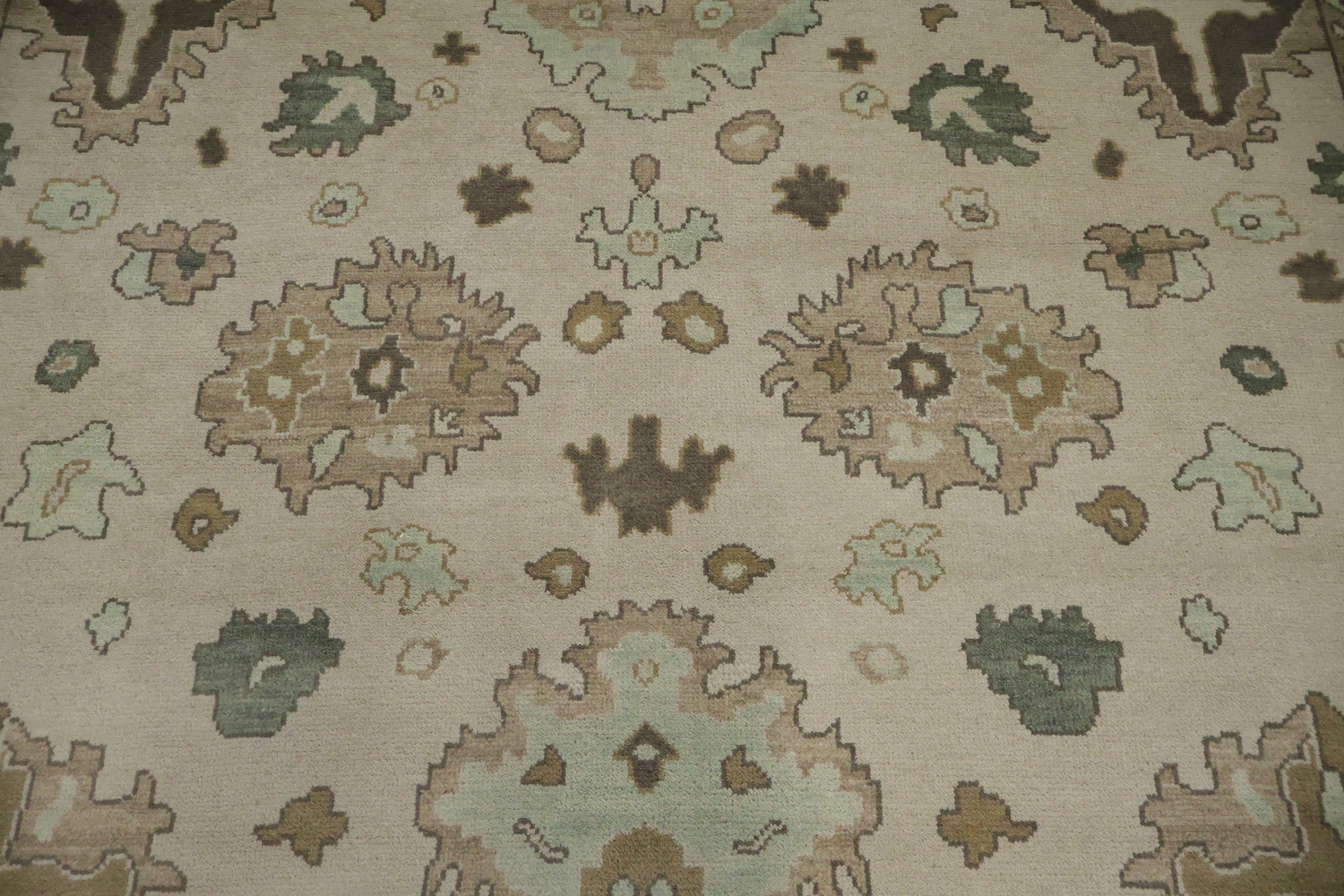 Traditional Ivory and Teal Area Rug with Vintage Charm 9' x 12'