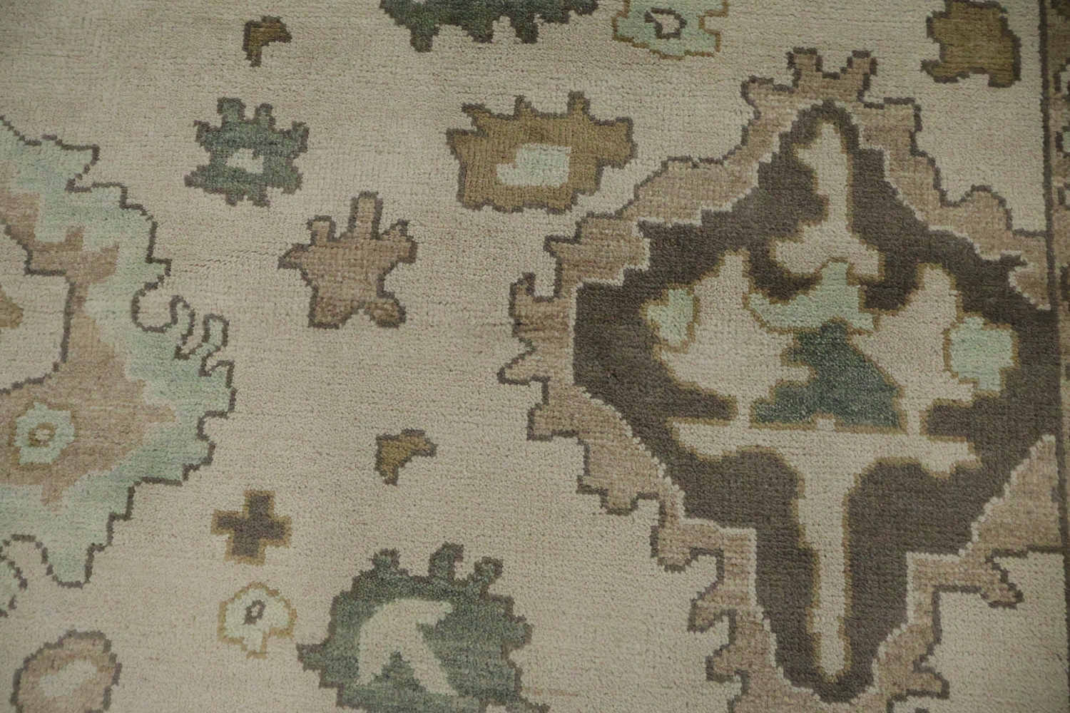Traditional Ivory and Teal Area Rug with Vintage Charm 9' x 12'