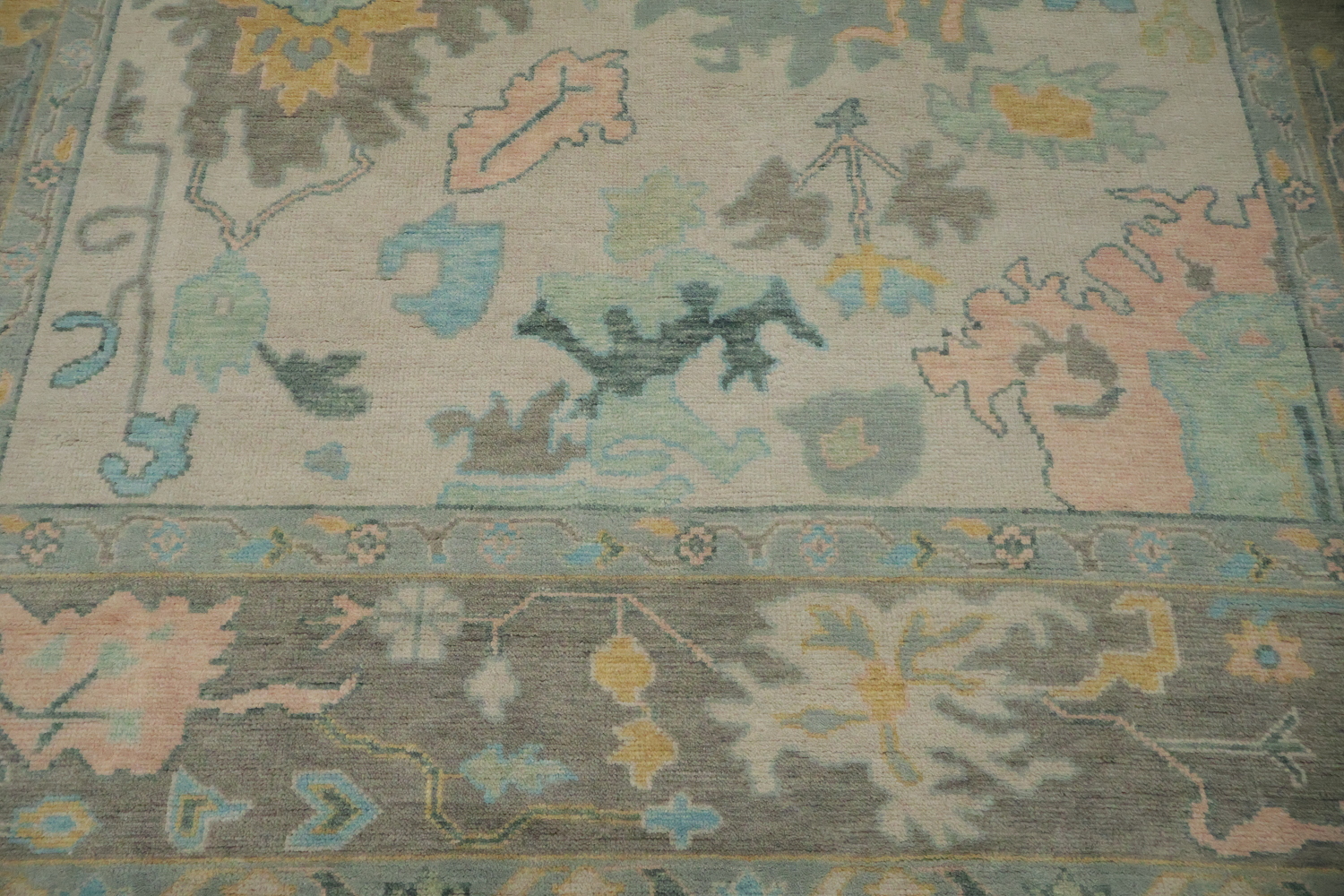 Exquisite Turquoise and Pastel Oushak Hand-made Wool Rug 9' x 12'