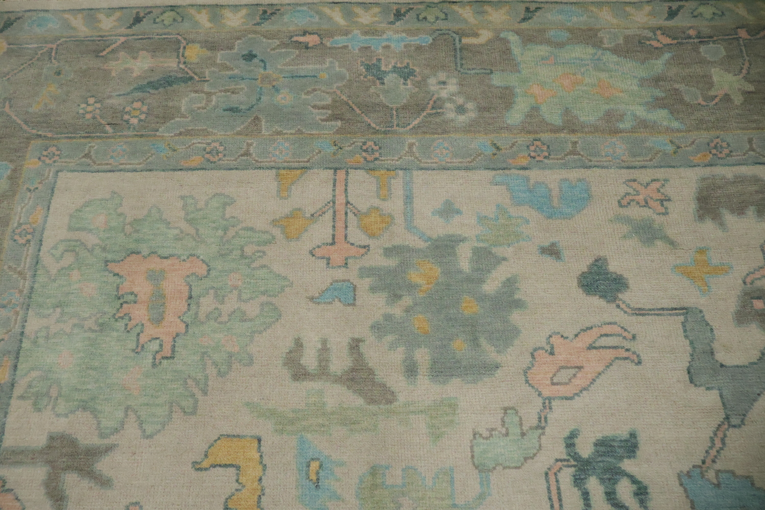 Exquisite Turquoise and Pastel Oushak Hand-made Wool Rug 9' x 12'
