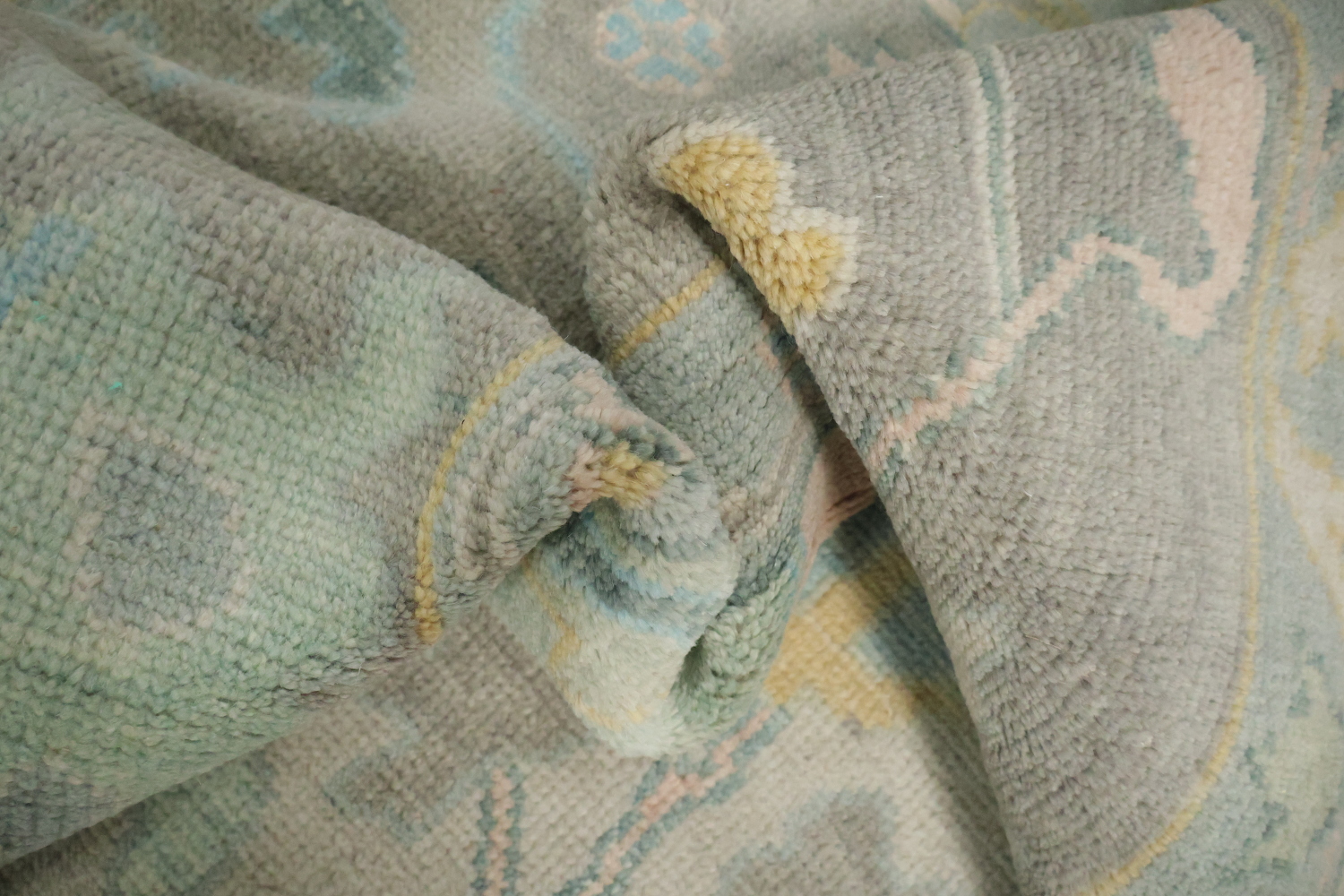Exquisite Turquoise and Pastel Oushak Hand-made Wool Rug 9' x 12'
