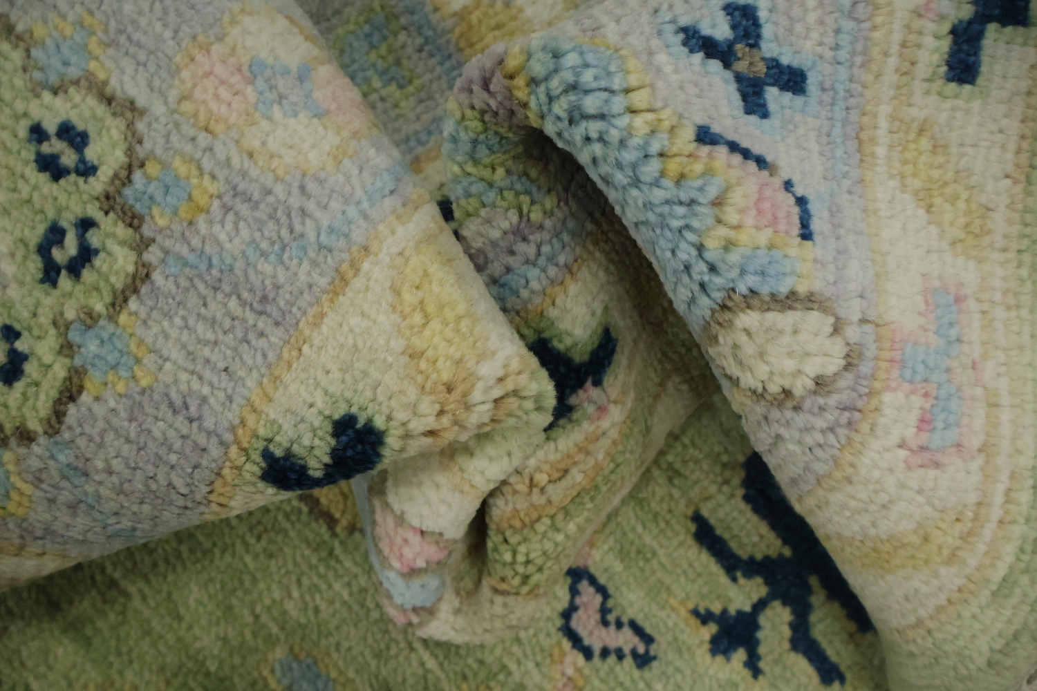 Vibrant Pistachio Green and Blue Oushak Hand-made Wool Rug 8' x 10'