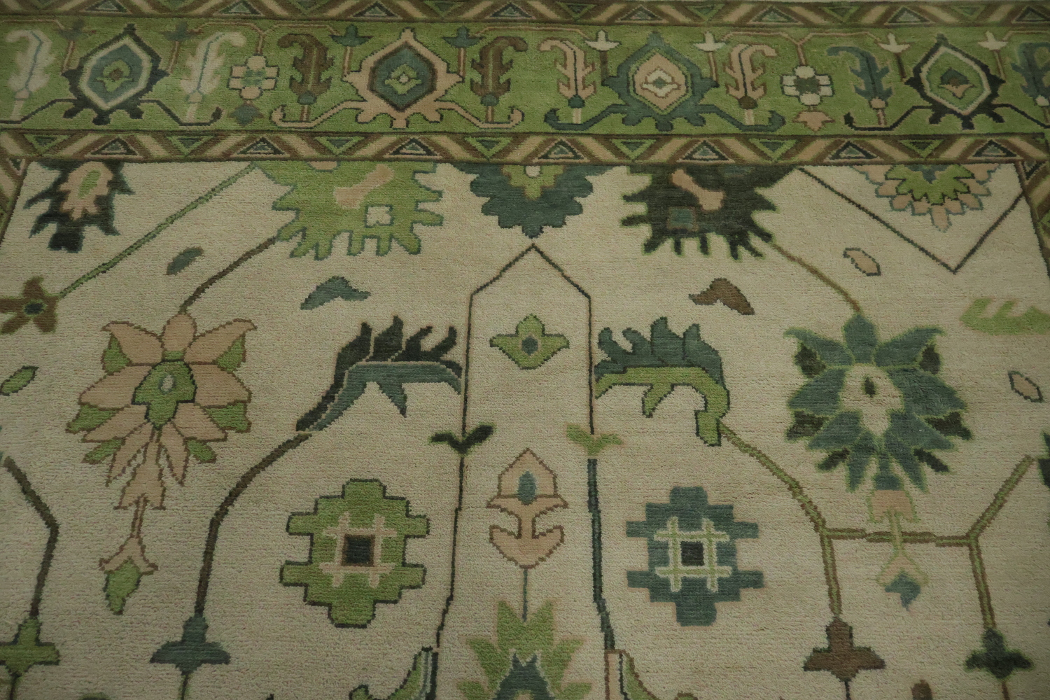 Hand-Knotted Oushak Oriental Rug 9x12 - Green Border Traditional Wool Rug