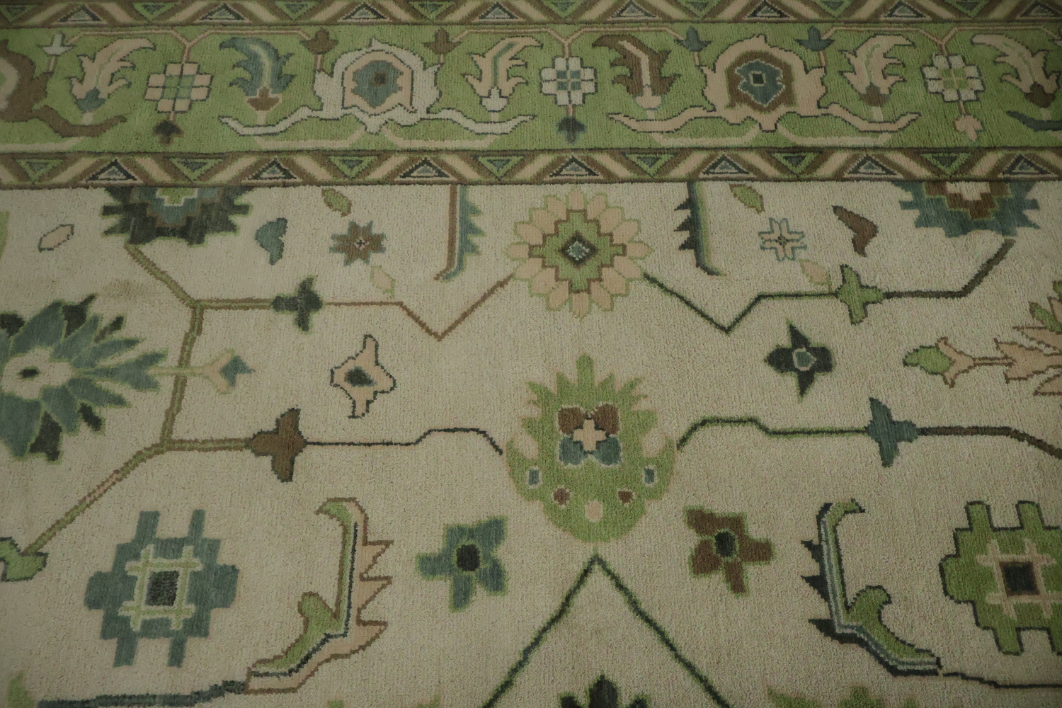 Hand-Knotted Oushak Oriental Rug 9x12 - Green Border Traditional Wool Rug