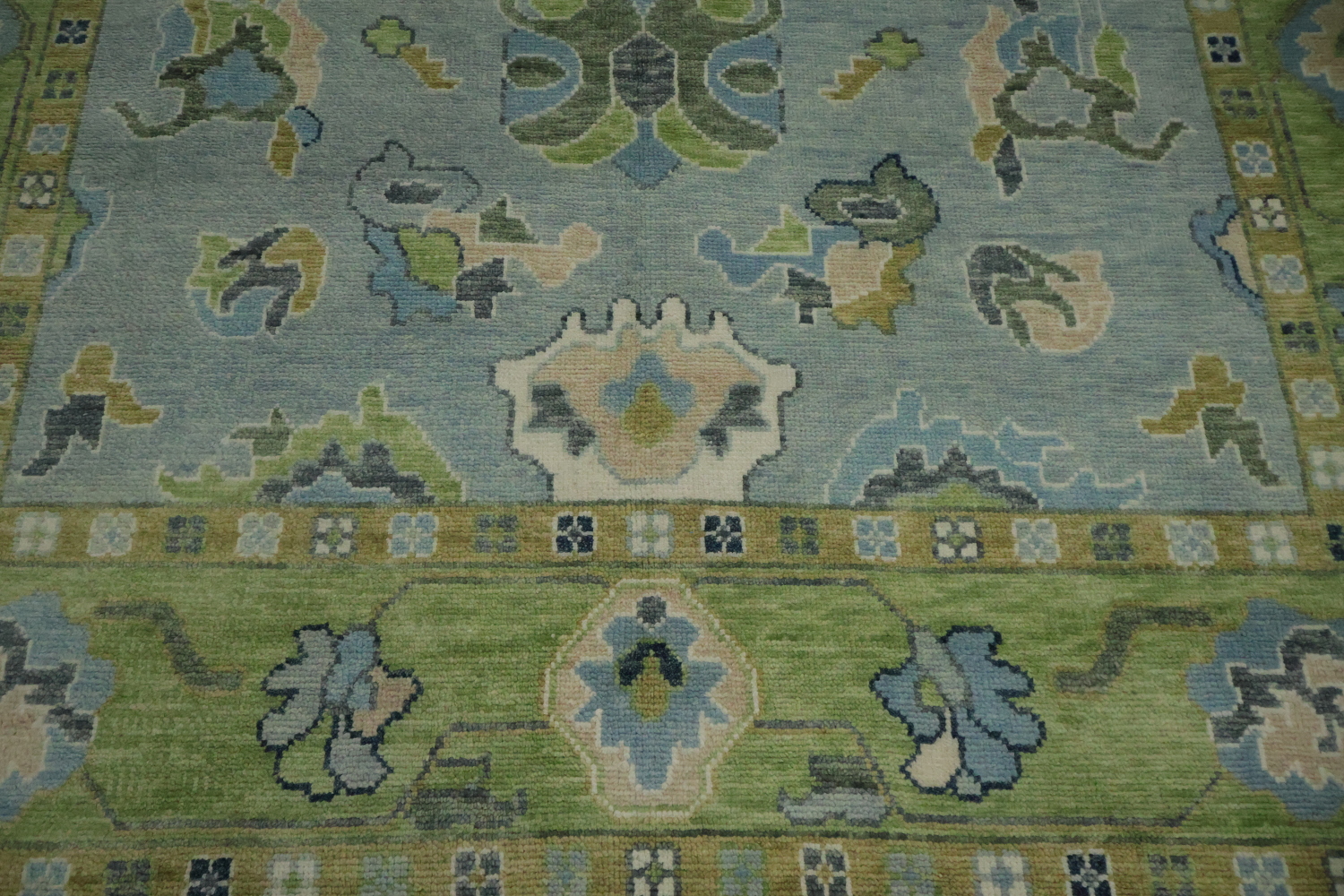 8x10 Blue/Green Traditional Living Room Area Rug