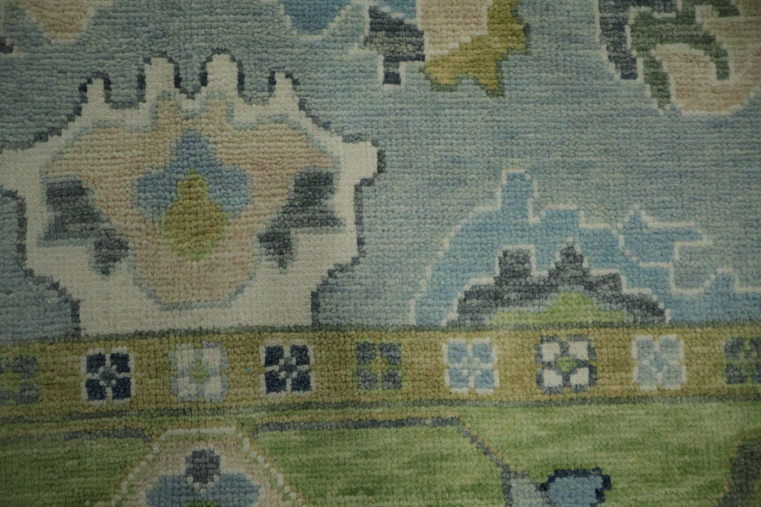 8x10 Blue/Green Traditional Living Room Area Rug