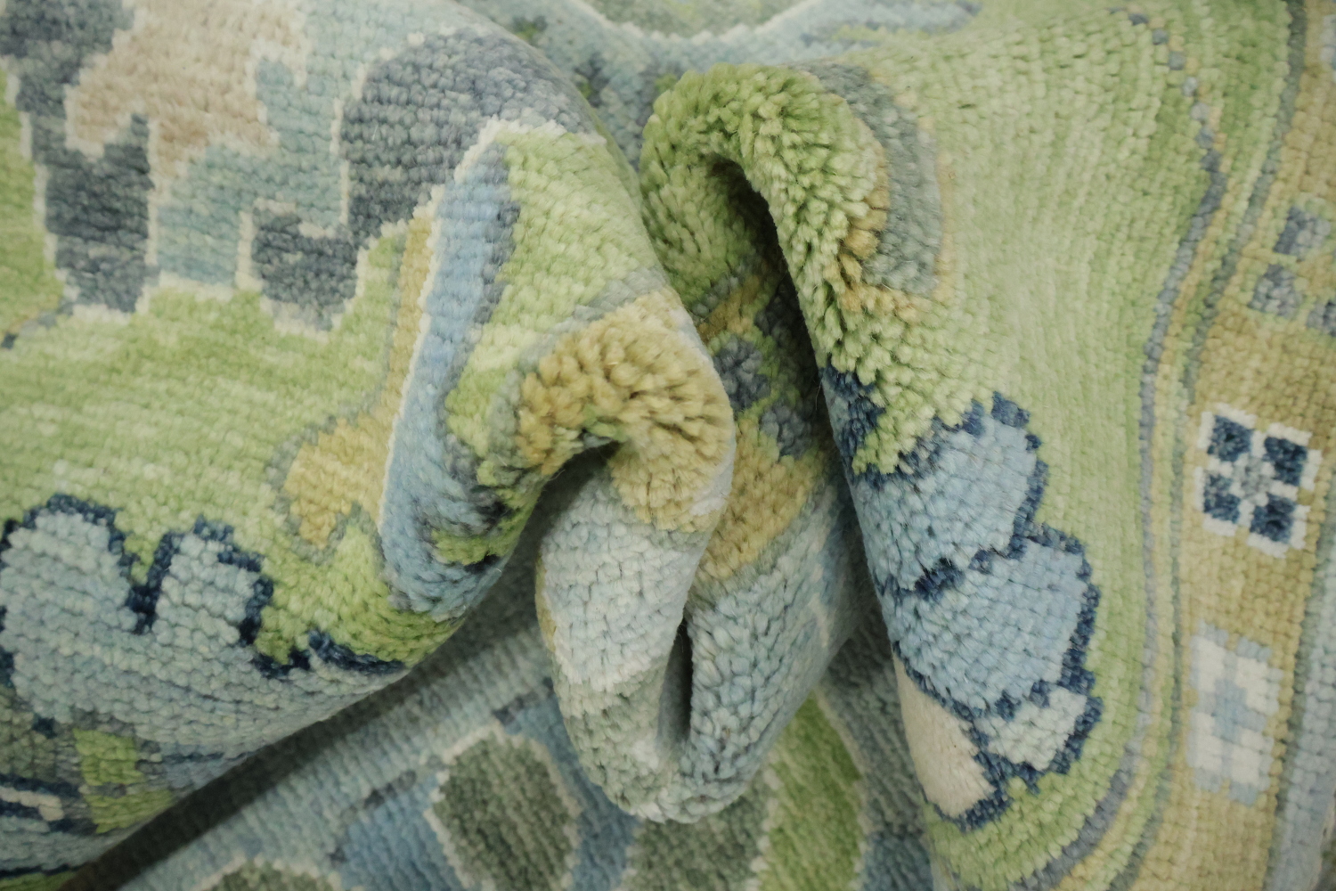 8x10 Blue/Green Traditional Living Room Area Rug