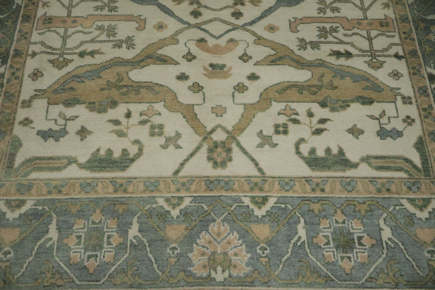 Traditional Oushak Ivory with Blue Border Wool Rug 8x10 ft