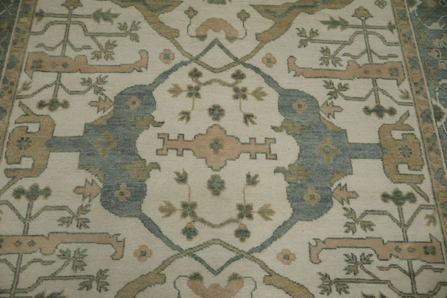 Traditional Oushak Ivory with Blue Border Wool Rug 8x10 ft