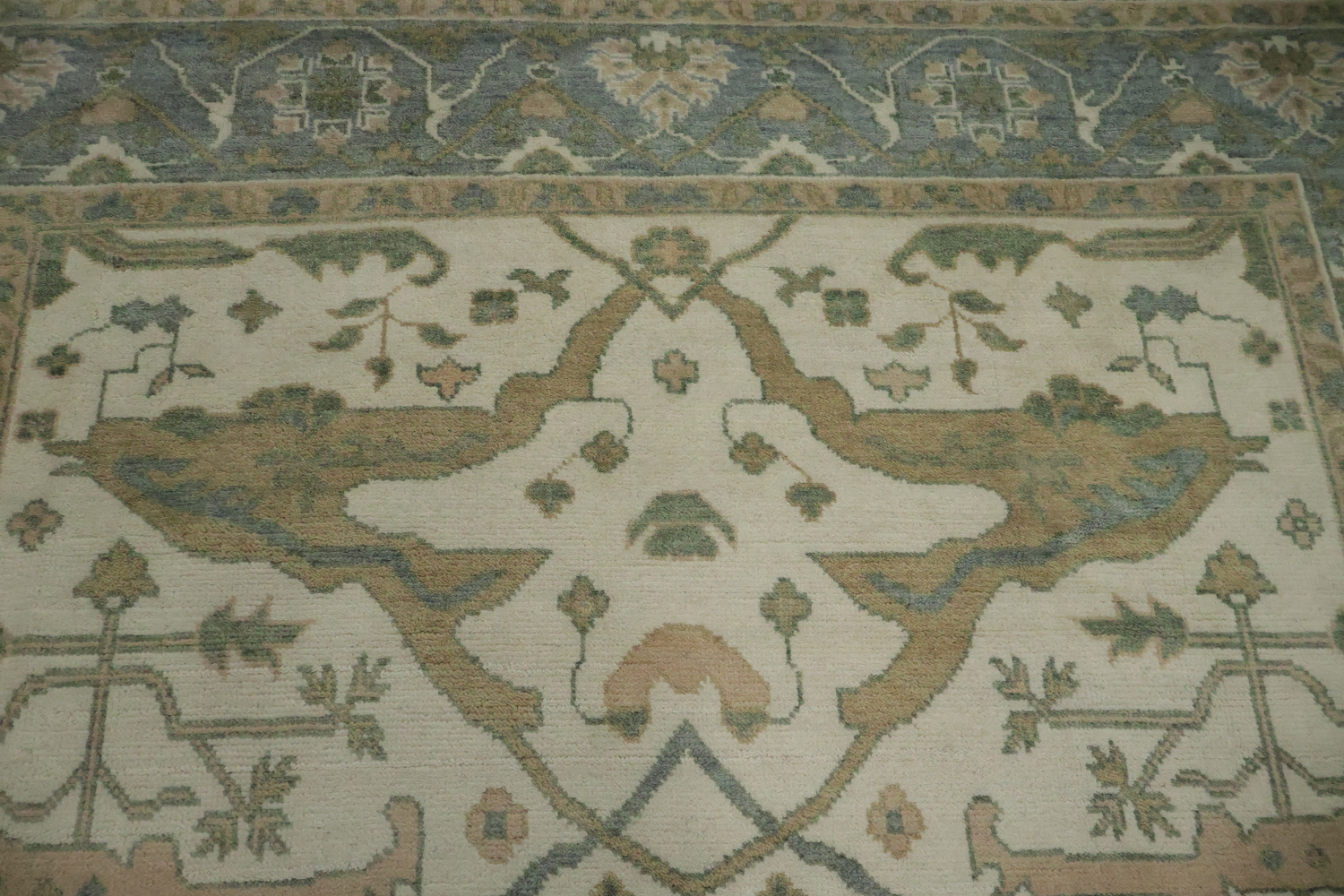 Traditional Oushak Ivory with Blue Border Wool Rug 8x10 ft