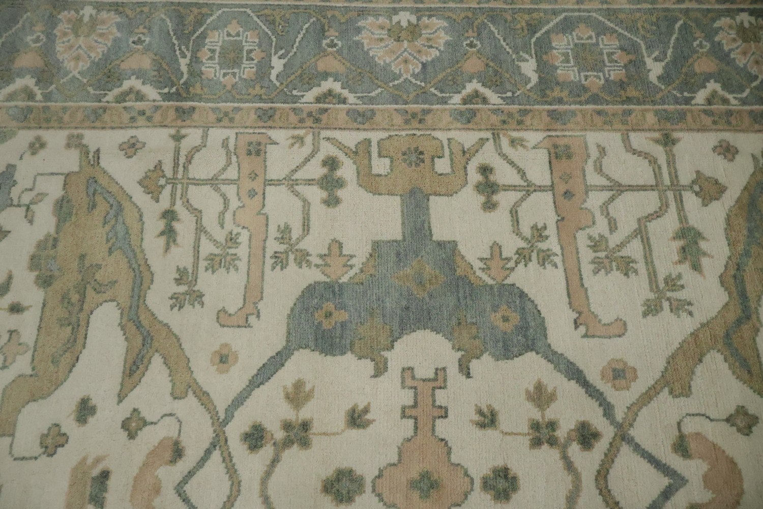 Traditional Oushak Ivory with Blue Border Wool Rug 8x10 ft