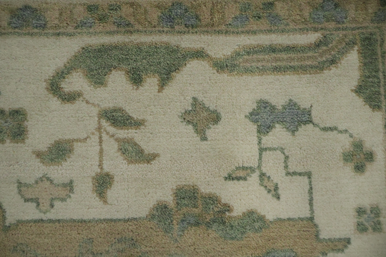 Traditional Oushak Ivory with Blue Border Wool Rug 8x10 ft