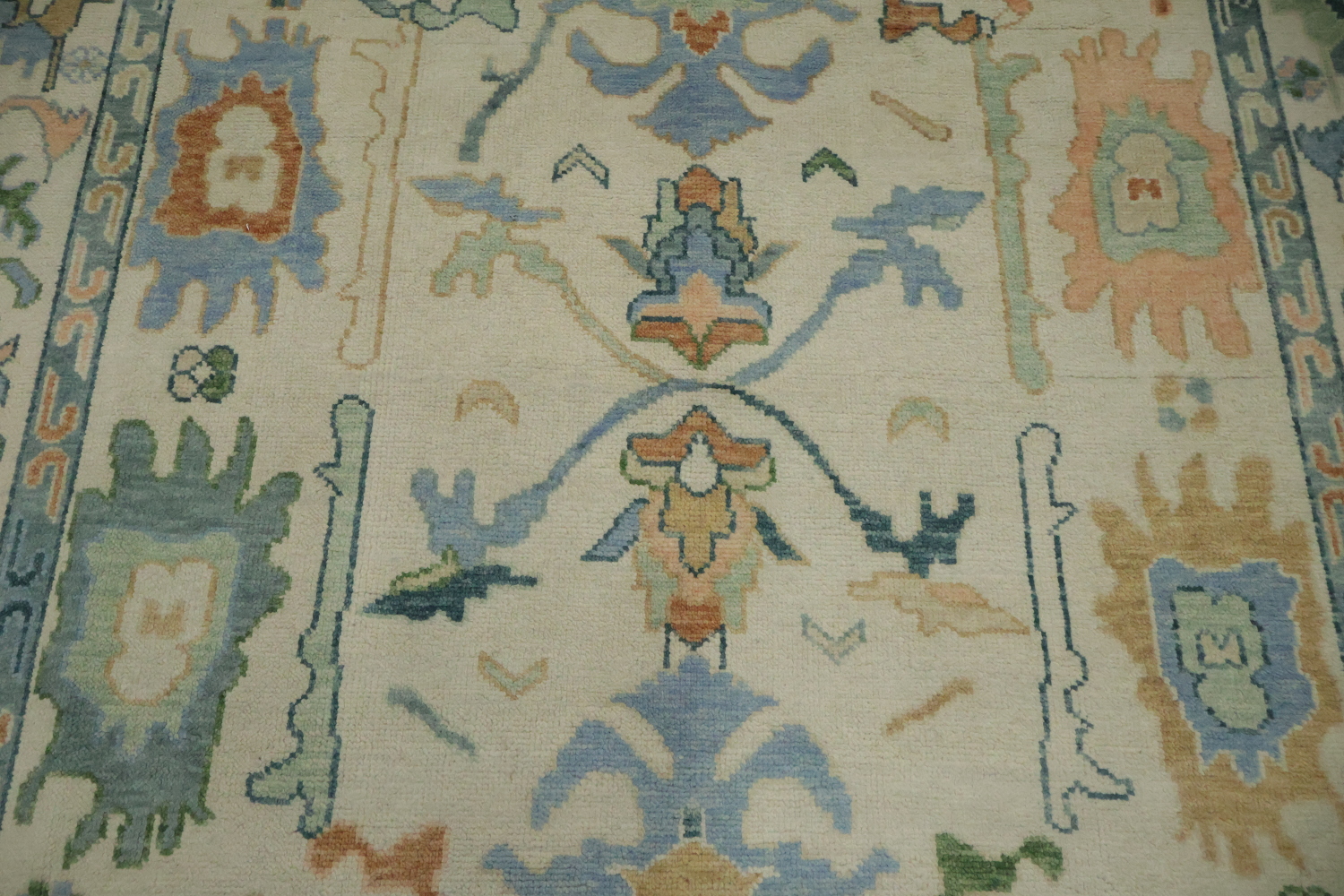 Sophisticated Traditional Rug with Rich Multicolor Design Elements 8'x10'